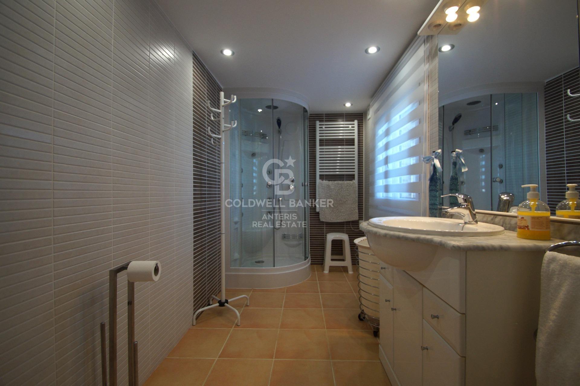 Casa con apartamento auxiliar y piscina