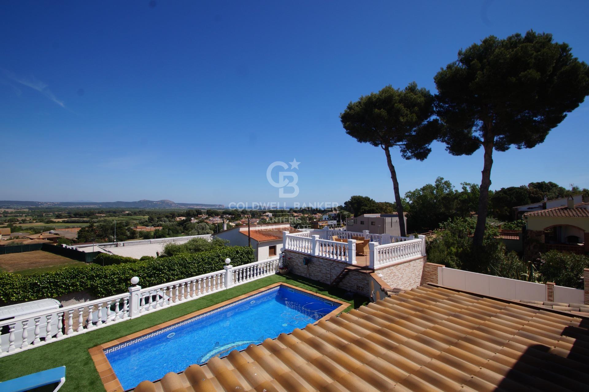 Casa con apartamento auxiliar y piscina