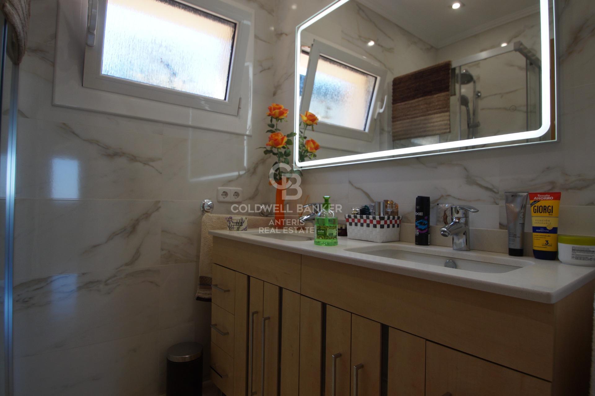 Casa con apartamento auxiliar y piscina