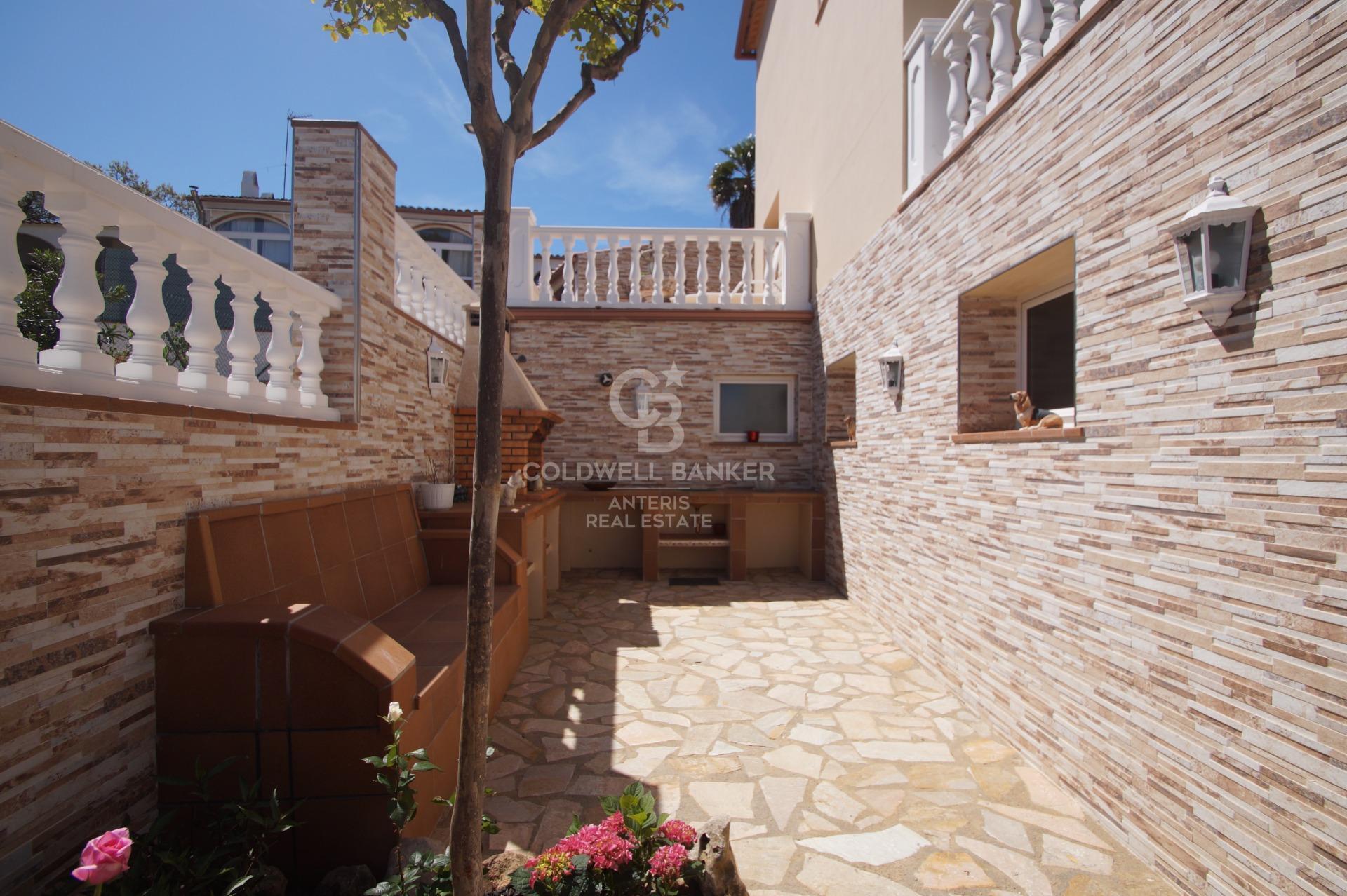 Casa con apartamento auxiliar y piscina