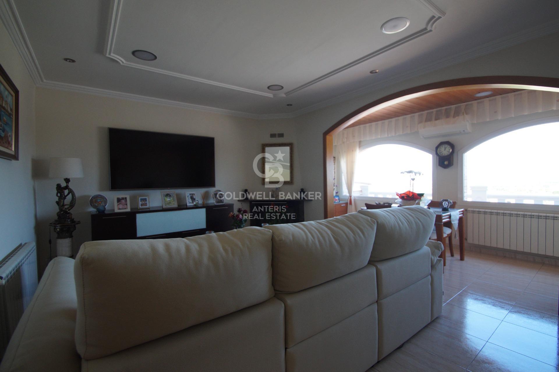 Casa con apartamento auxiliar y piscina