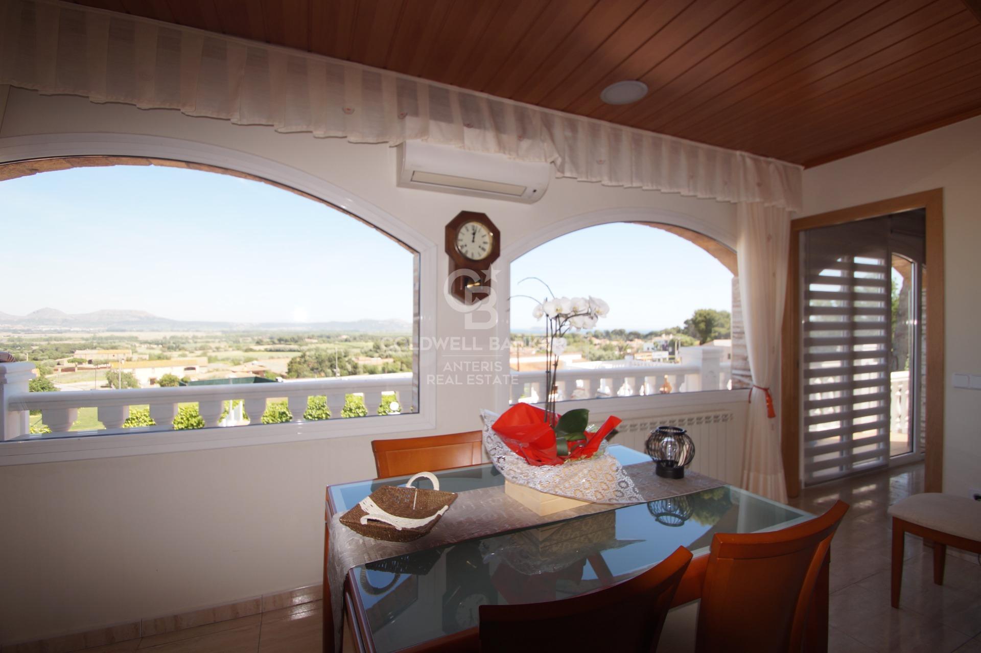 Casa con apartamento auxiliar y piscina