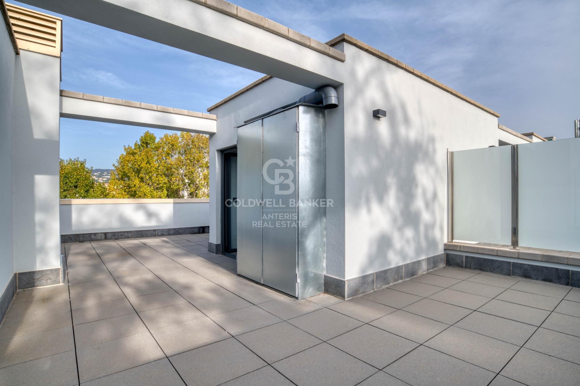 Newly built triplex on the Costa Brava