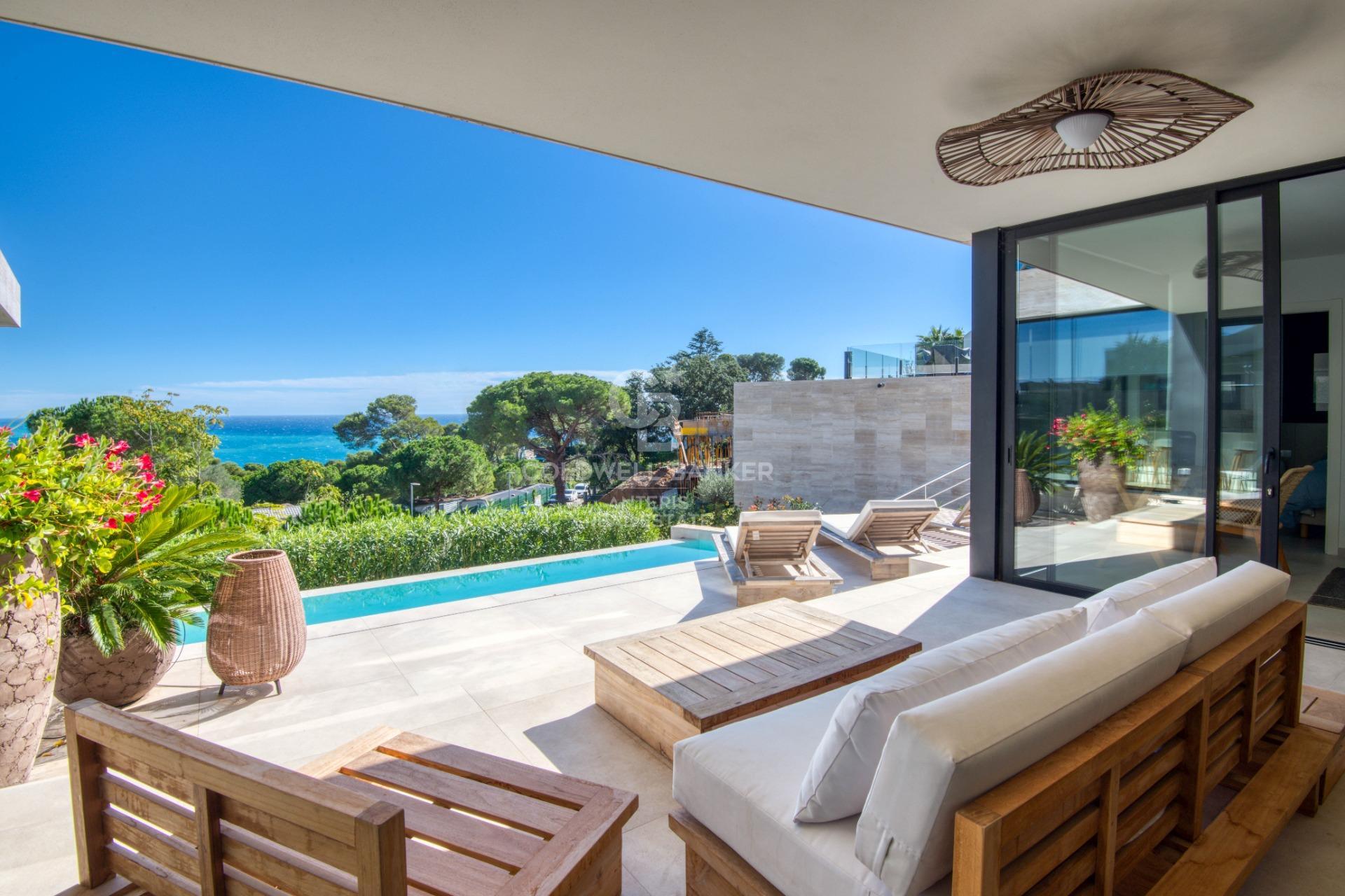 Moderno chalet con impresionantes vistas en la costa