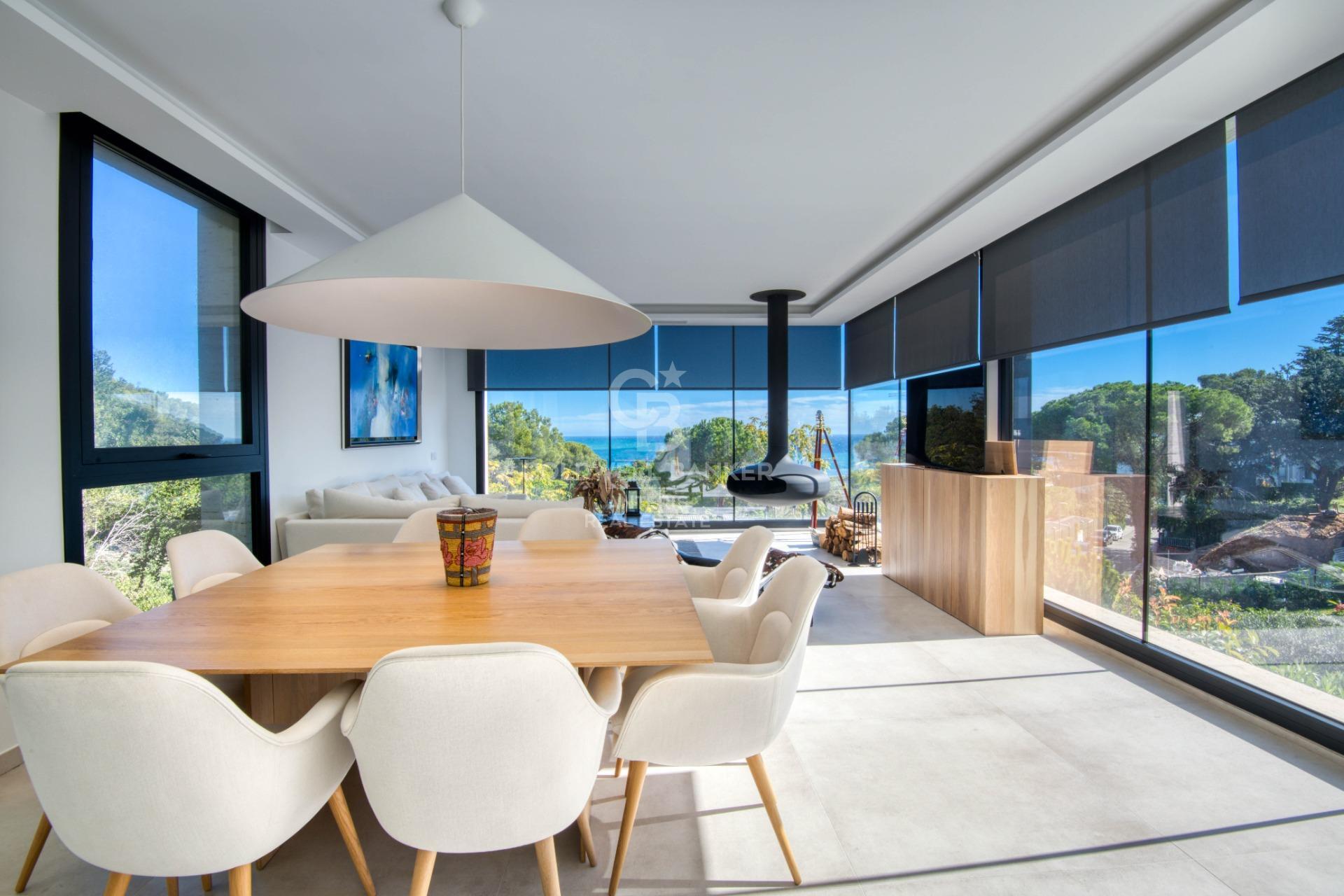 Moderno chalet con impresionantes vistas en la costa