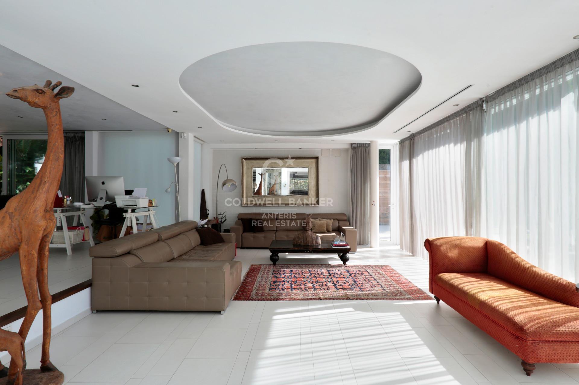 Luxury modern villa on the beach in Castelldefels