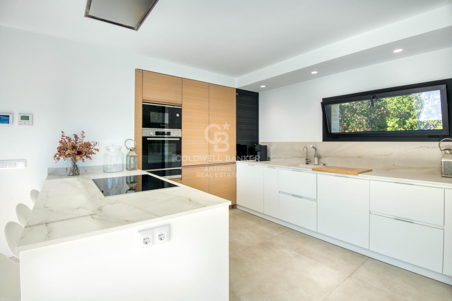 Moderno chalet con impresionantes vistas en la costa