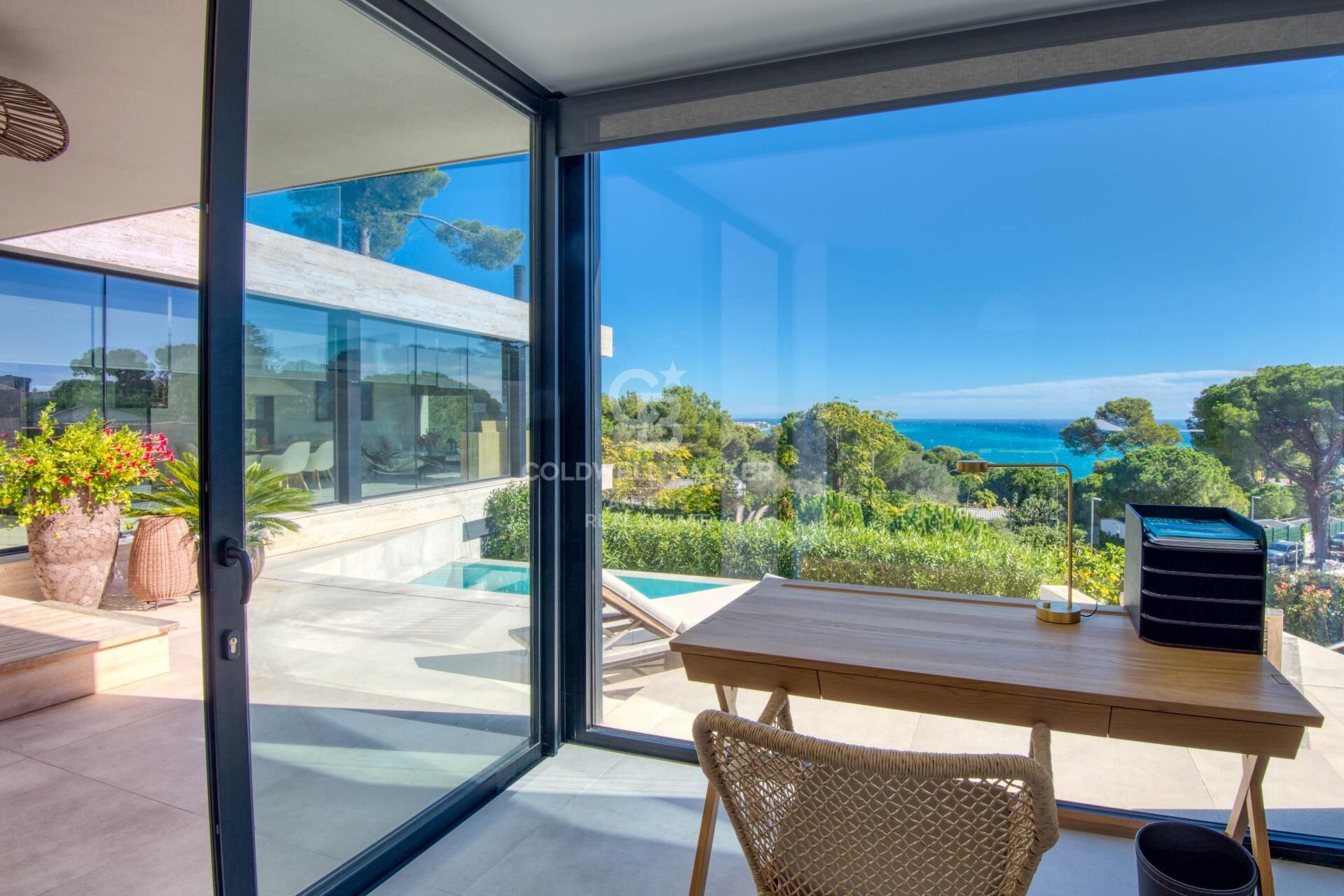 Moderno chalet con impresionantes vistas en la costa