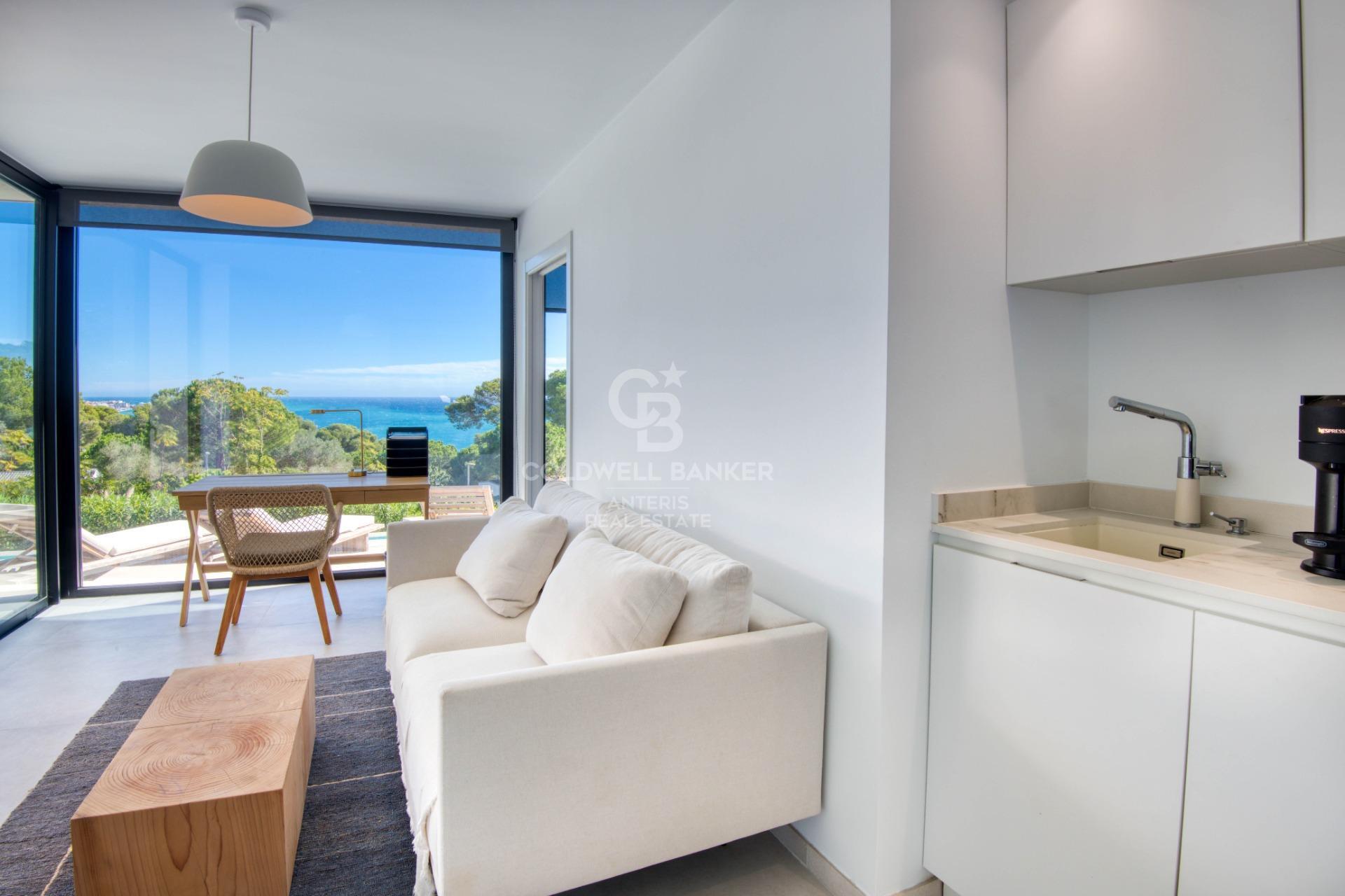 Moderno chalet con impresionantes vistas en la costa