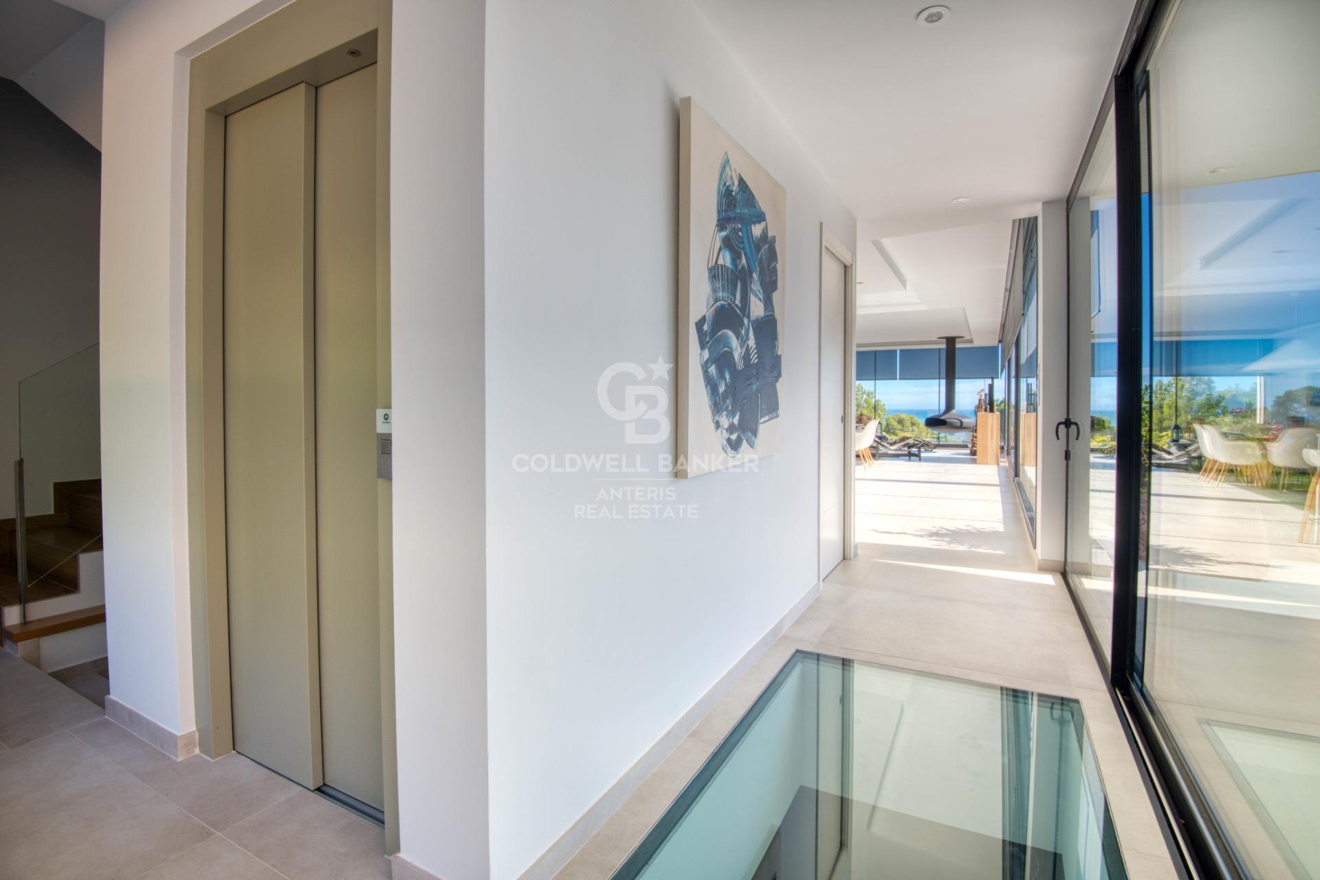 Moderno chalet con impresionantes vistas en la costa