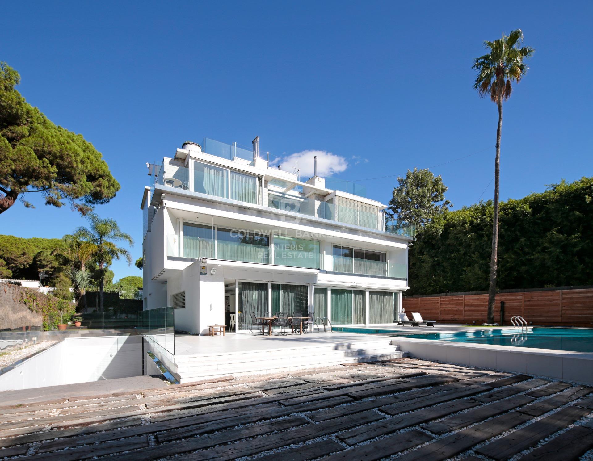 Luxury modern villa on the beach in Castelldefels