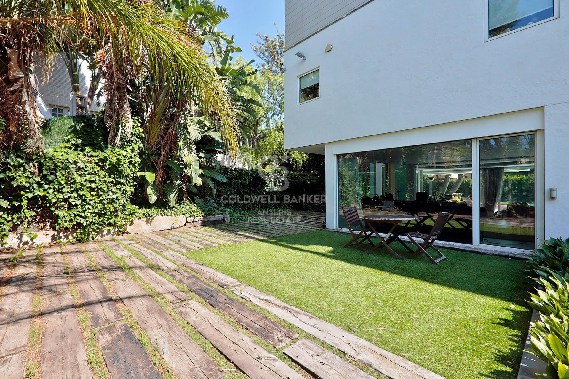 Luxury modern villa on the beach in Castelldefels