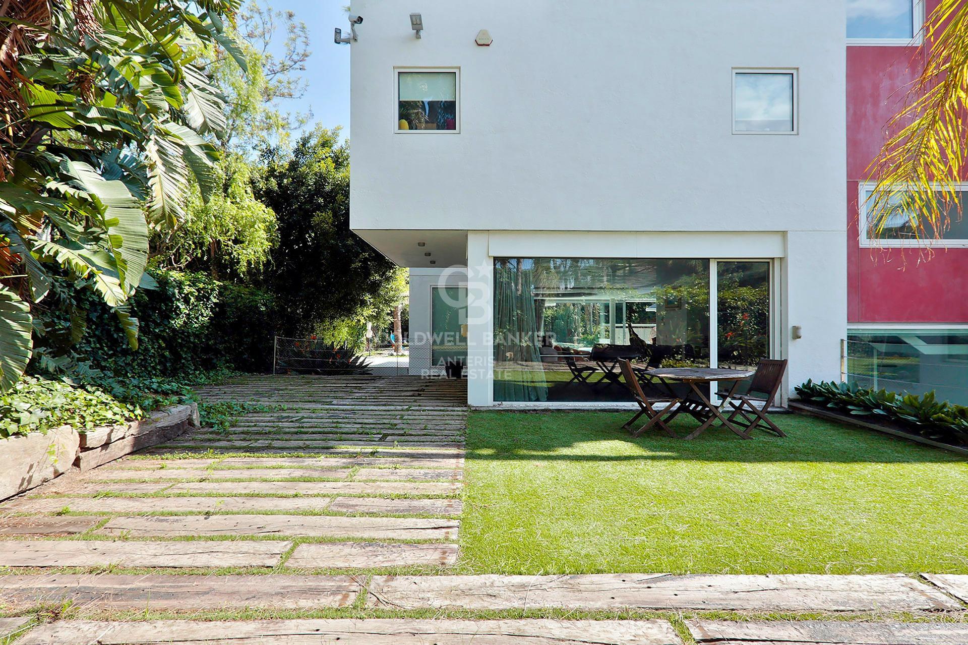 Luxury modern villa on the beach in Castelldefels