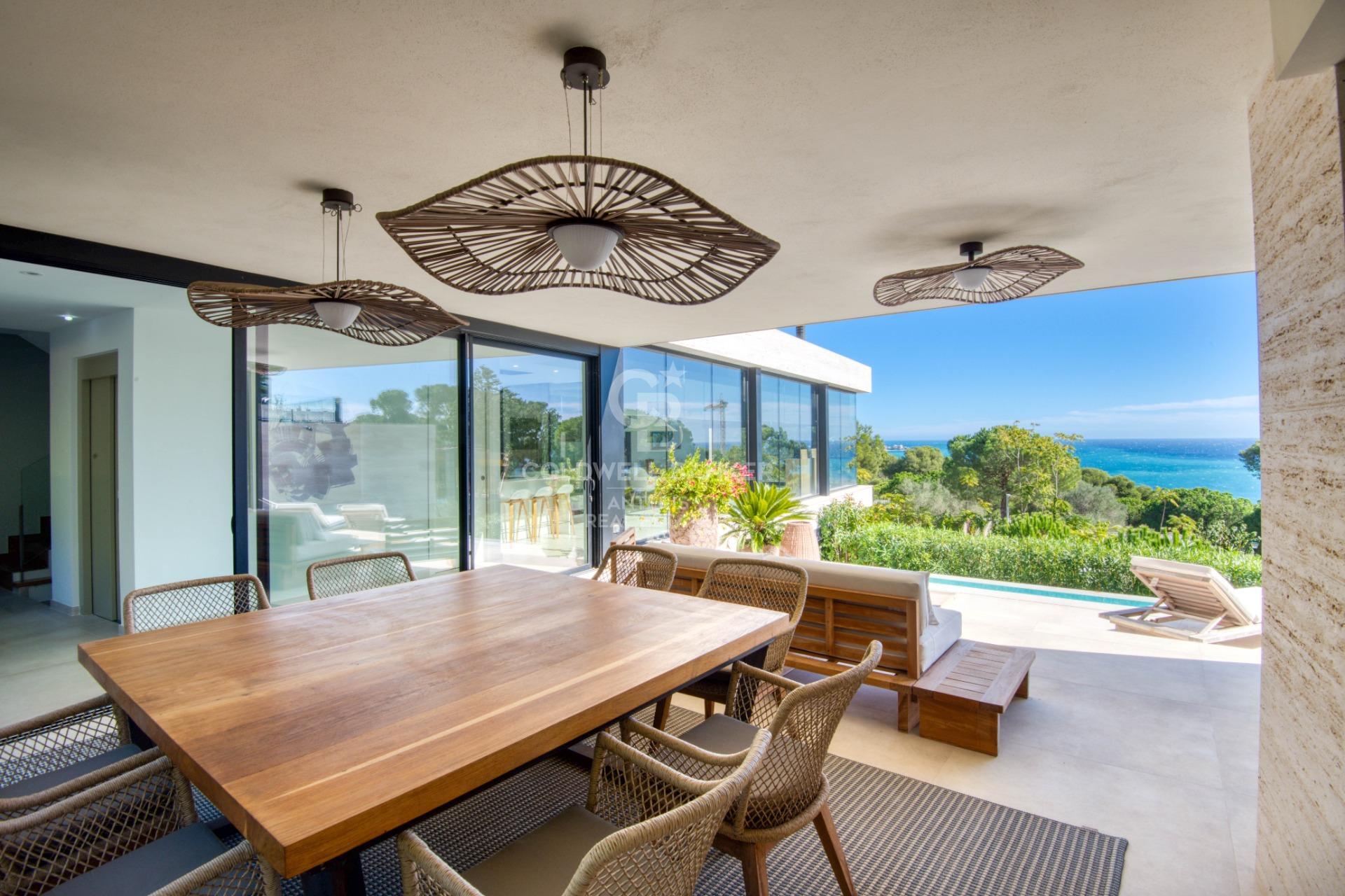 Moderno chalet con impresionantes vistas en la costa