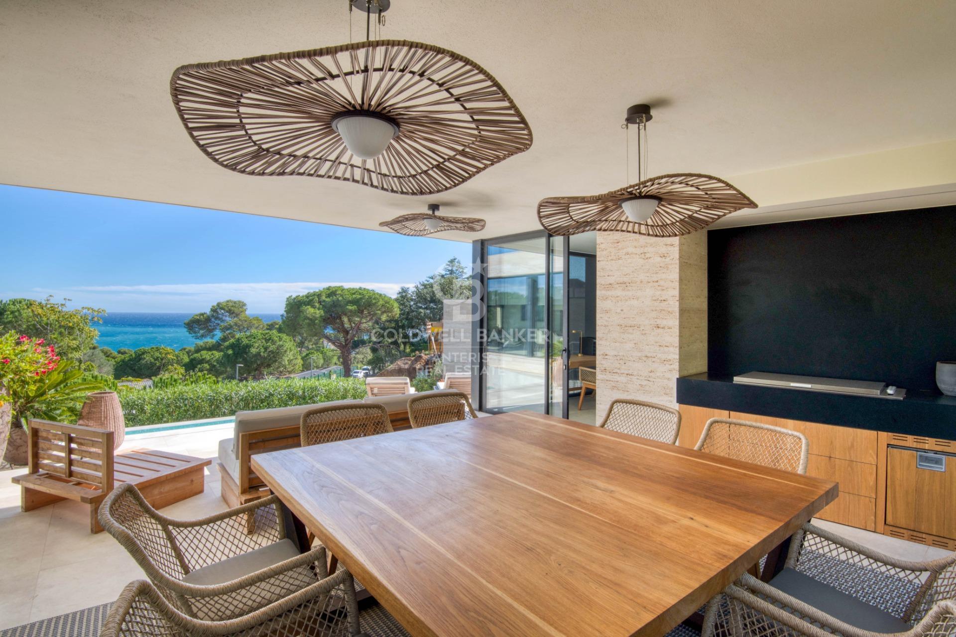 Moderno chalet con impresionantes vistas en la costa