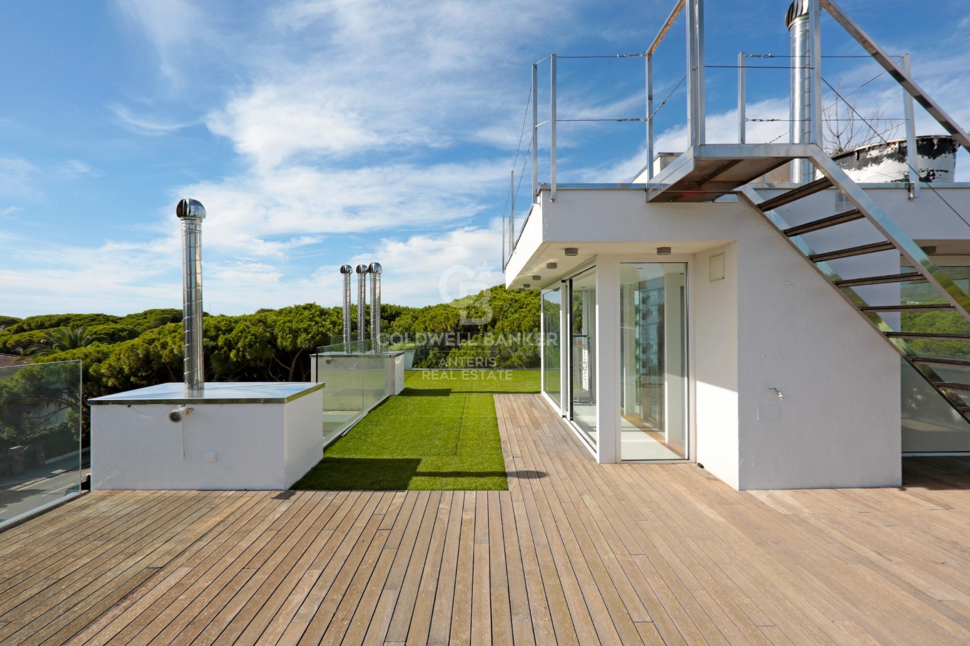 Luxury modern villa on the beach in Castelldefels