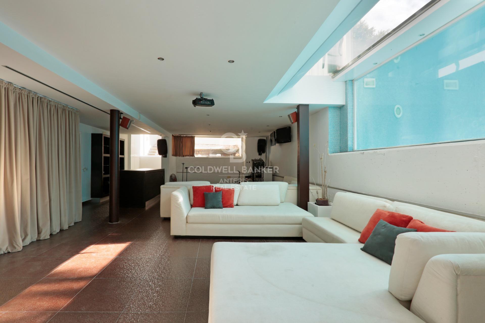 Luxury modern villa on the beach in Castelldefels