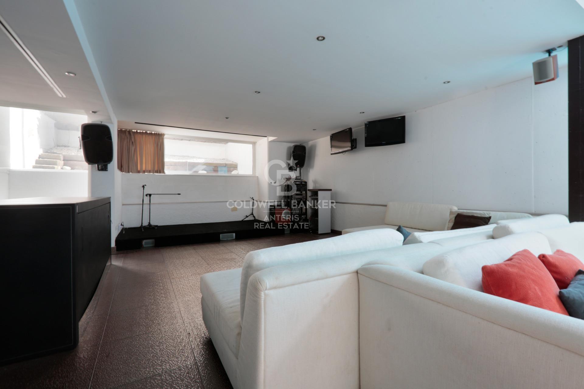 Luxury modern villa on the beach in Castelldefels