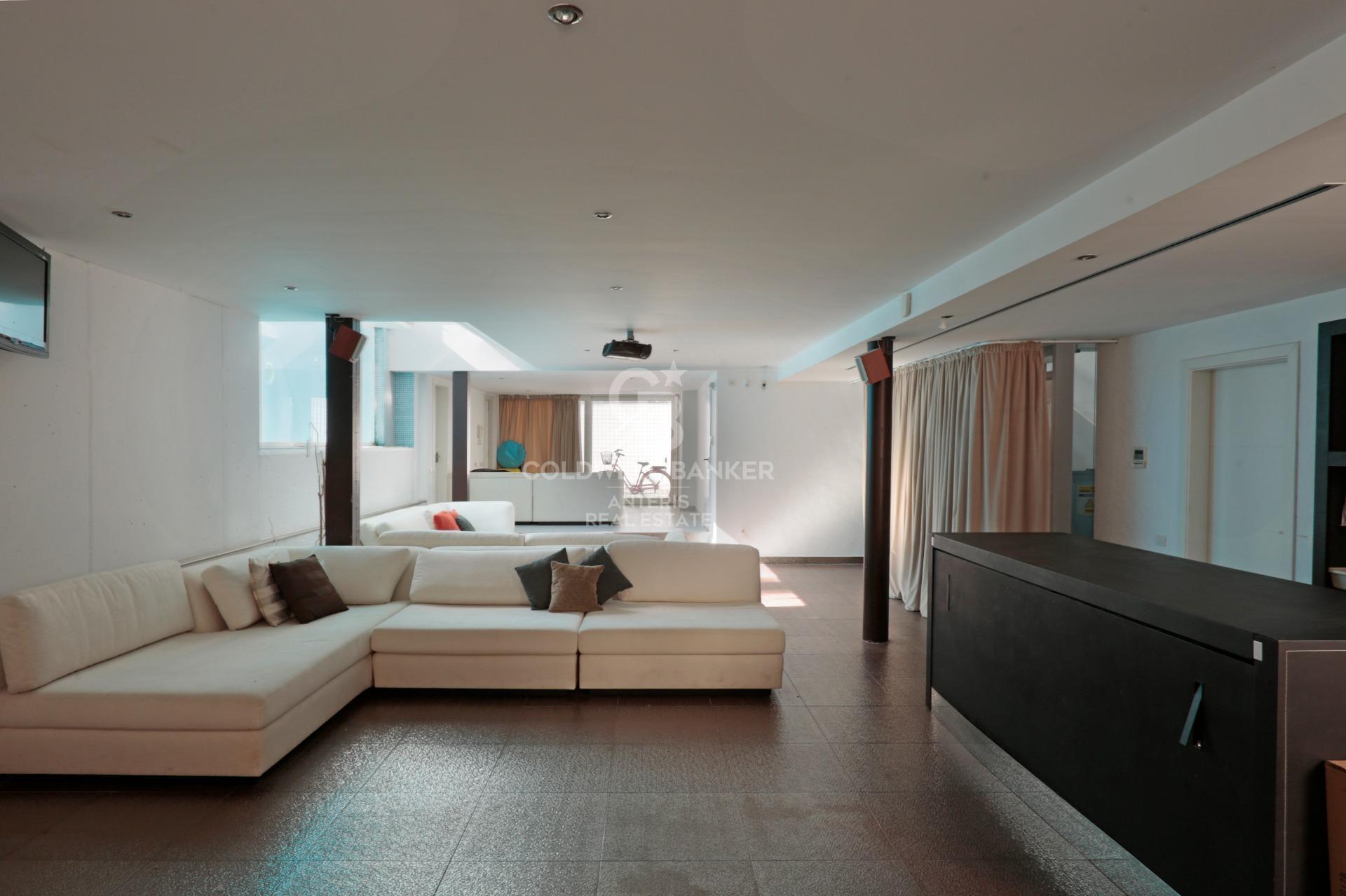 Luxury modern villa on the beach in Castelldefels