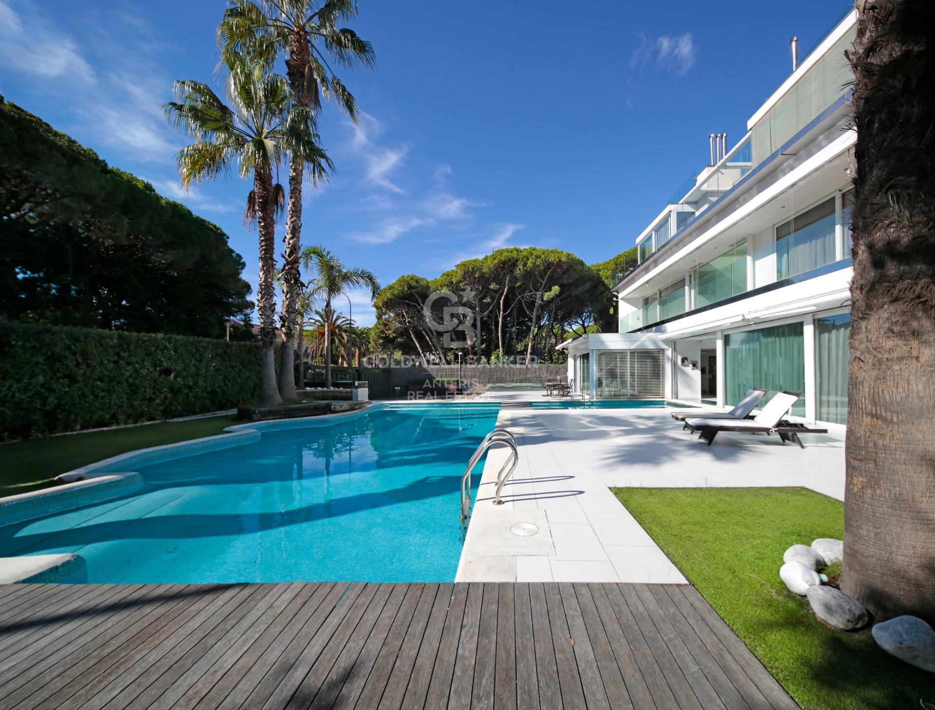 Luxury modern villa on the beach in Castelldefels