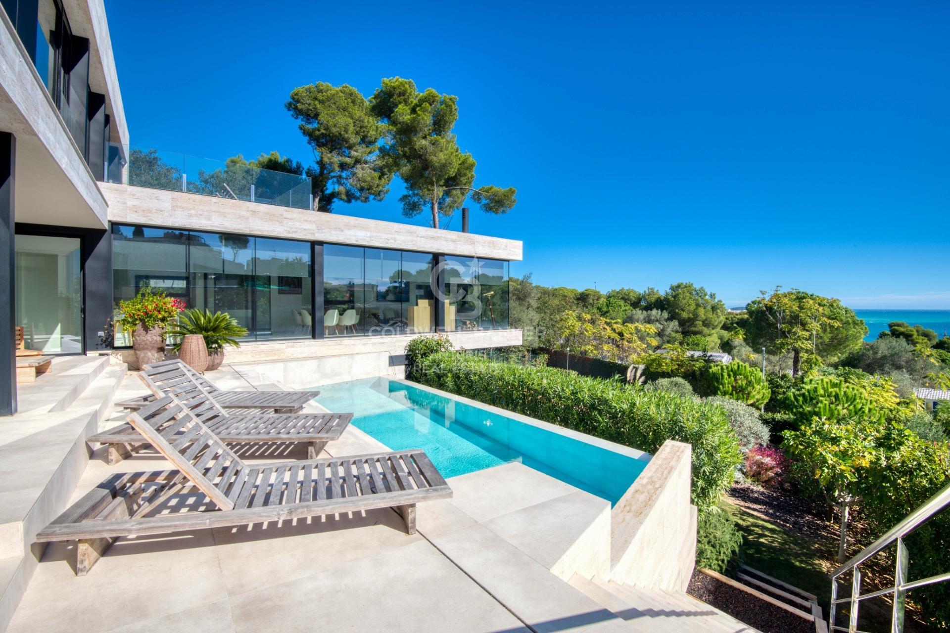 Moderno chalet con impresionantes vistas en la costa