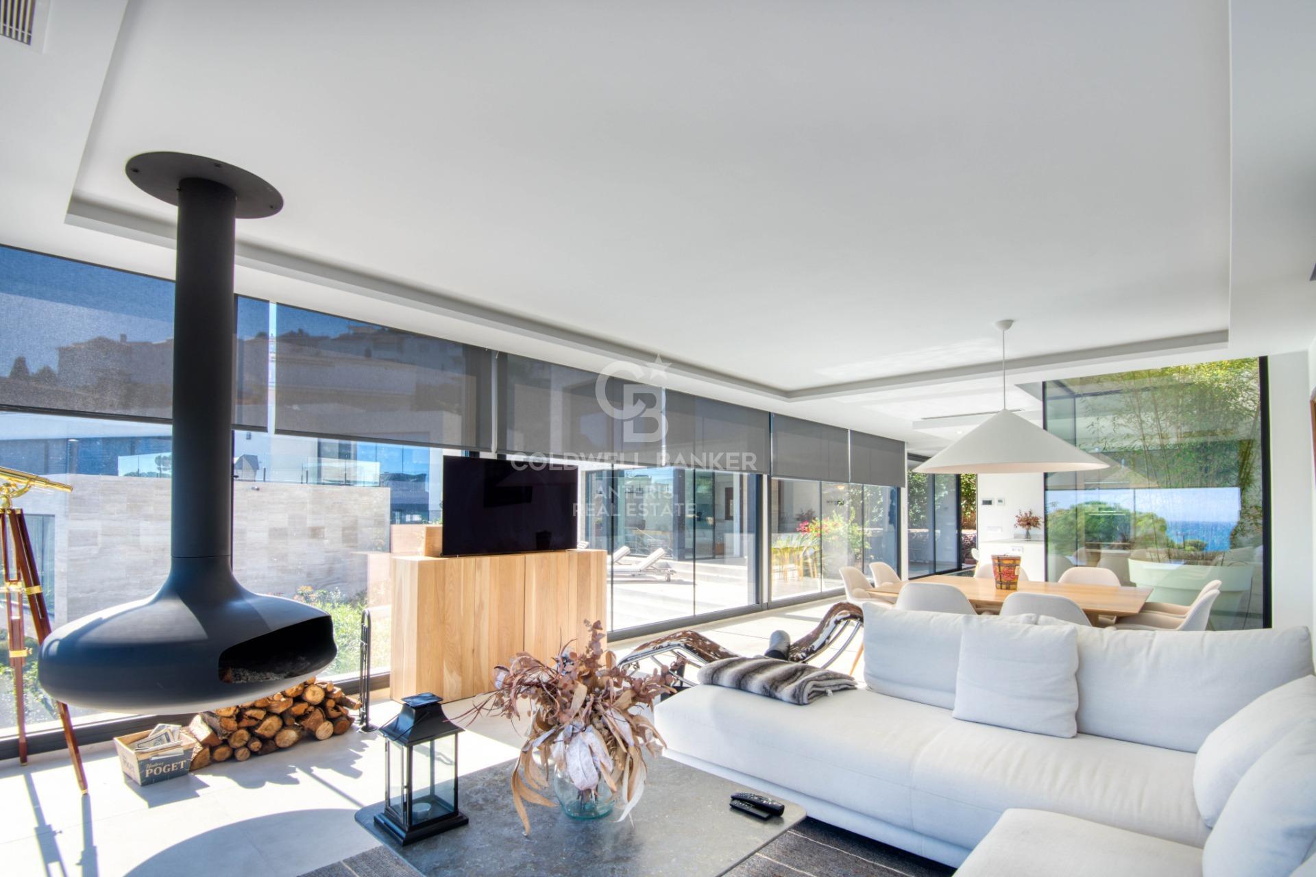 Moderno chalet con impresionantes vistas en la costa