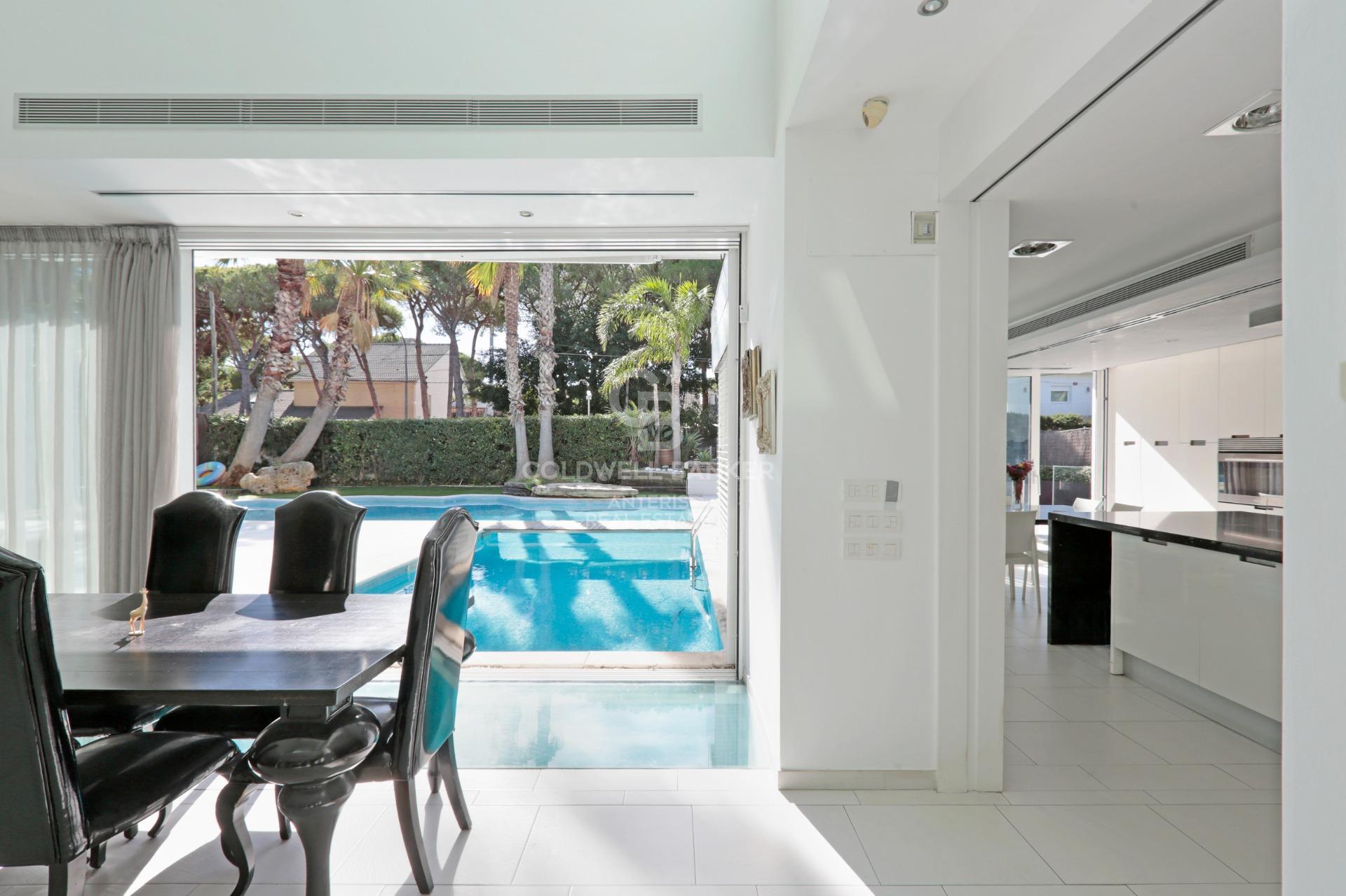 Luxury modern villa on the beach in Castelldefels