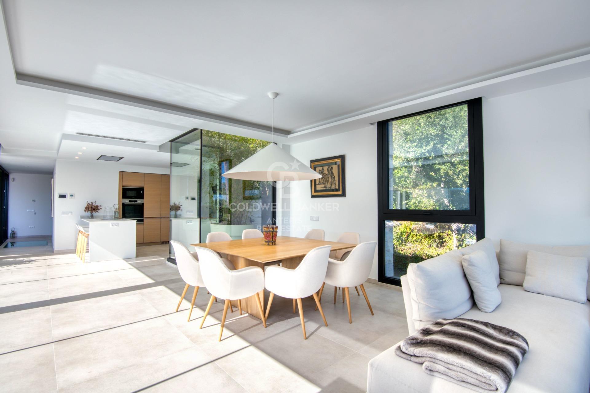 Moderno chalet con impresionantes vistas en la costa