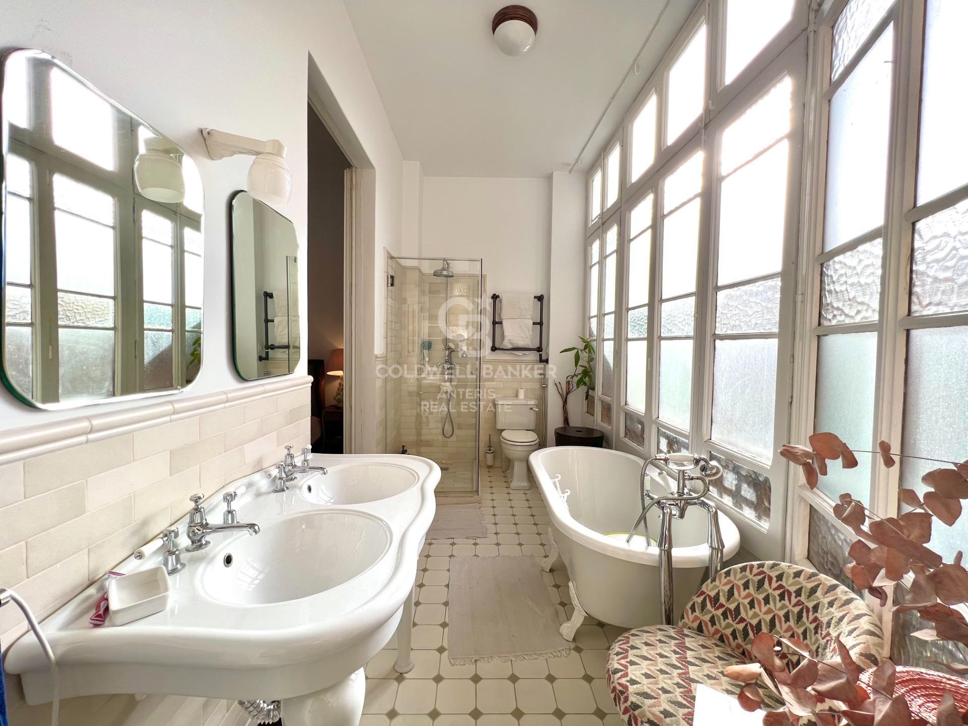 Piękny apartament w klasycystycznej kamienicy samym sercu dzielnicy Eixample