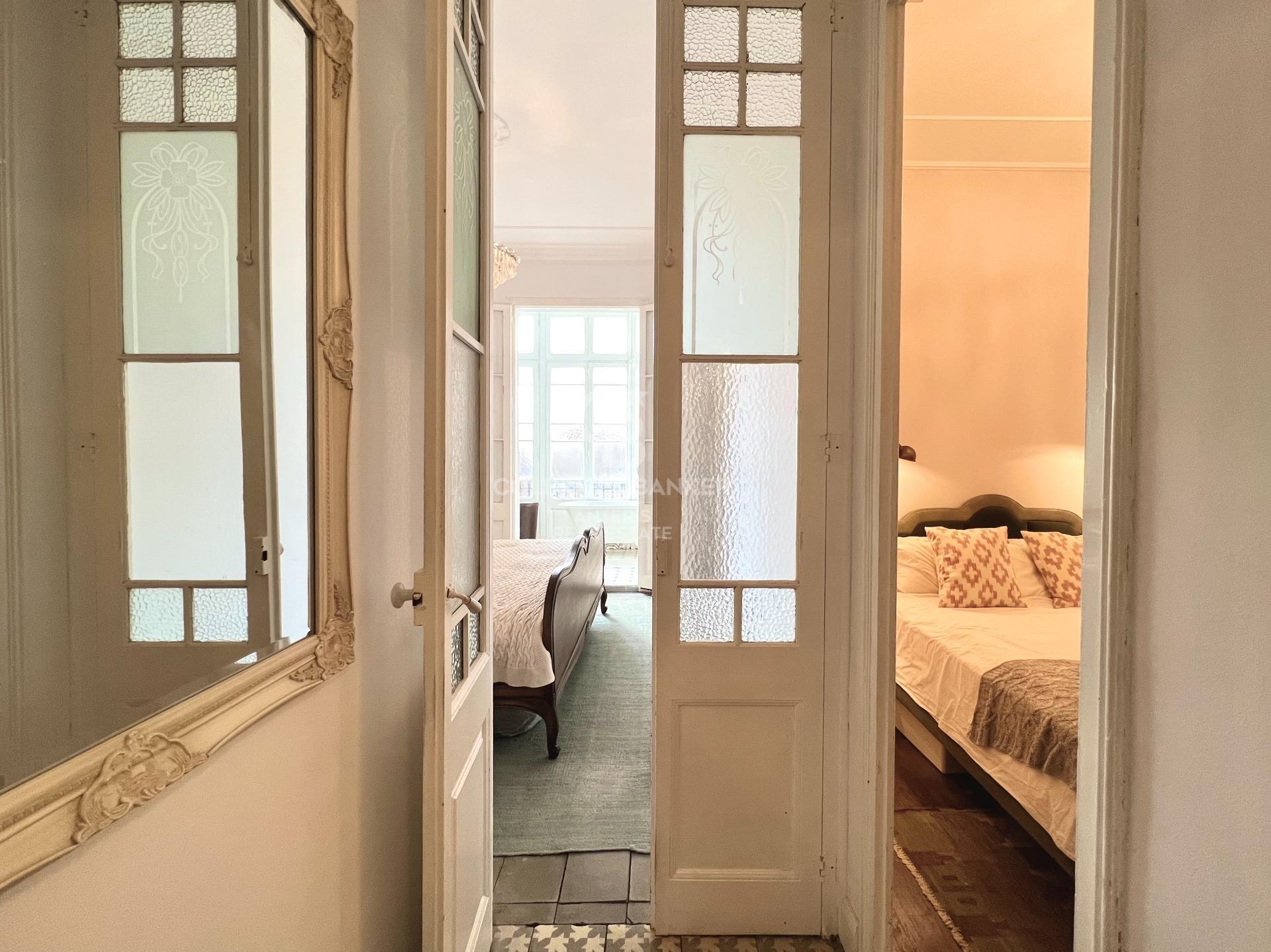 Piękny apartament w klasycystycznej kamienicy samym sercu dzielnicy Eixample