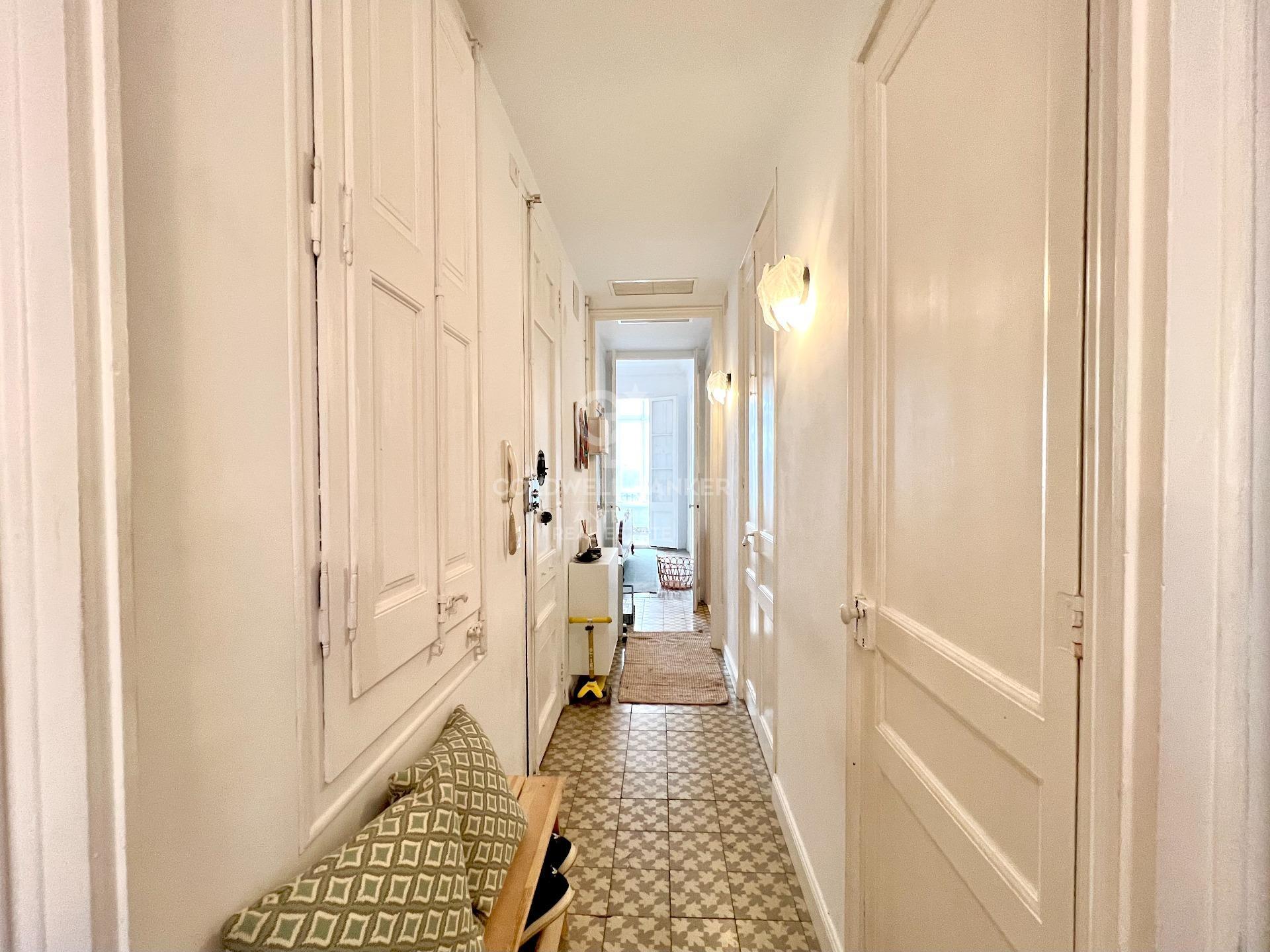 Piękny apartament w klasycystycznej kamienicy samym sercu dzielnicy Eixample