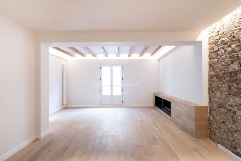 Modern apartment in the Gótico for sale