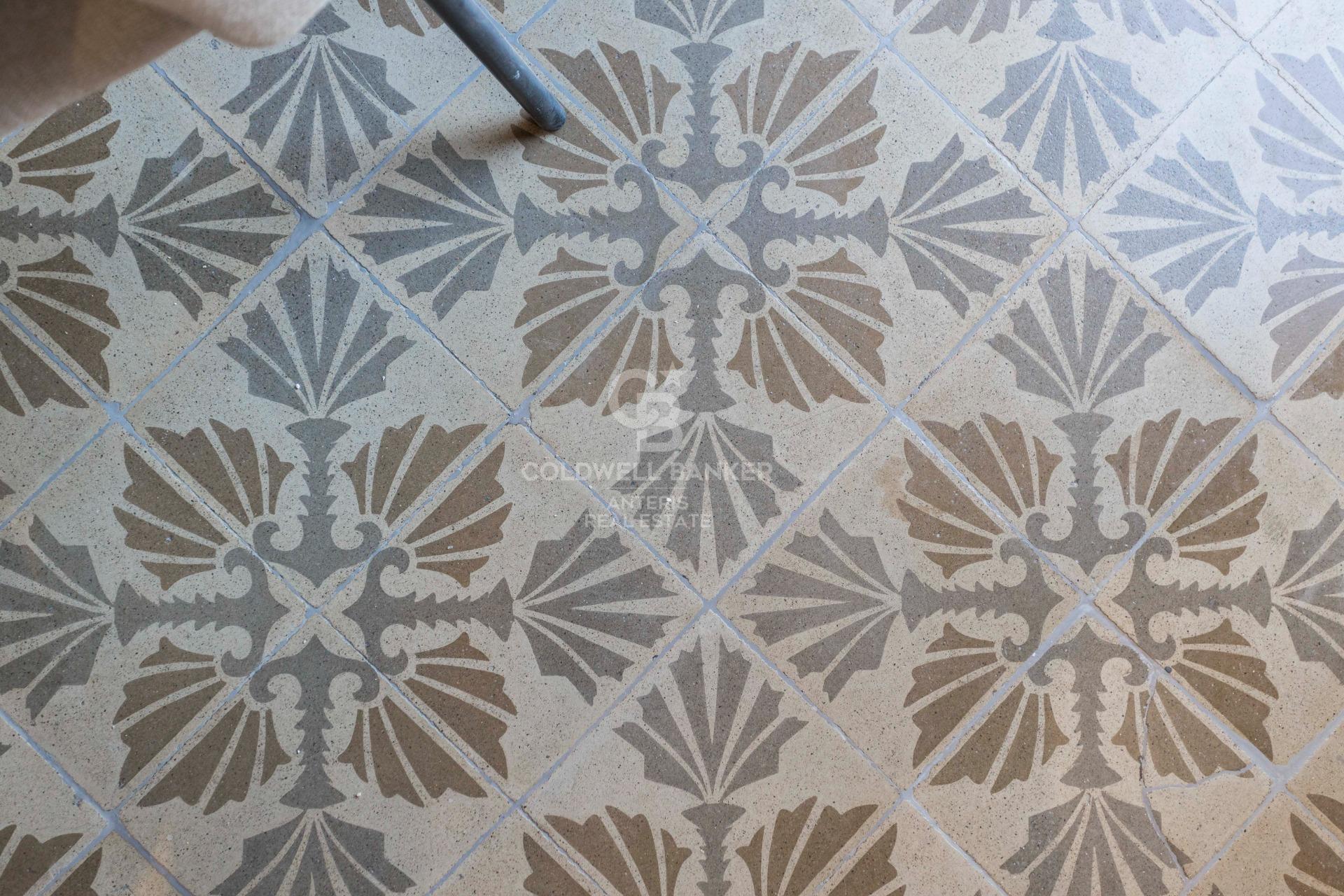 Przestronny, designerski apartament z wysokimi sufitami w Antigua Eixample