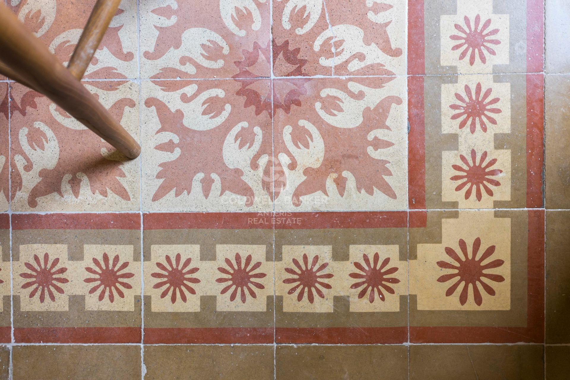 Przestronny, designerski apartament z wysokimi sufitami w Antigua Eixample