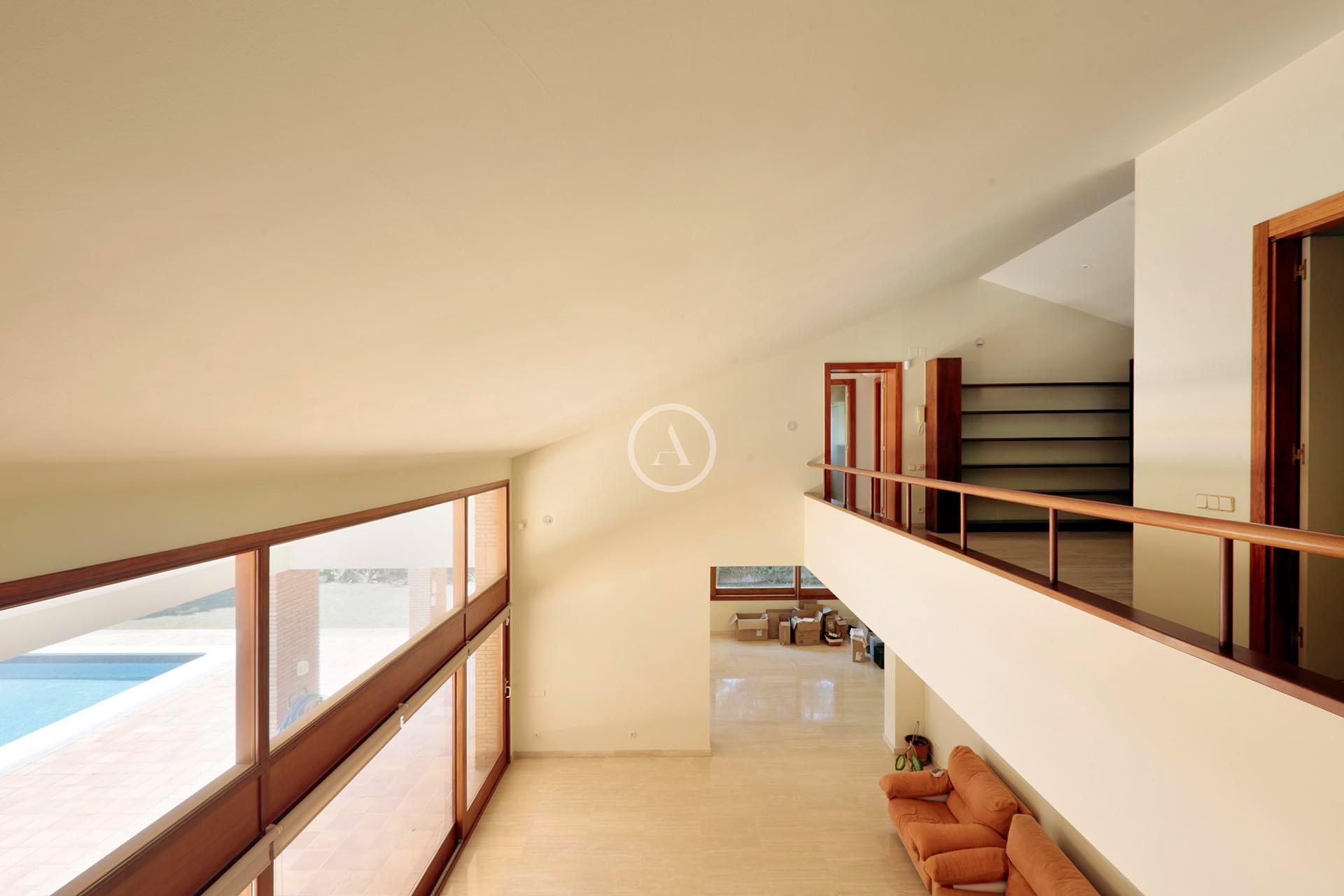 Nieruchomość z dużą działką w prestiżowej nadmorskiej lokalizacji