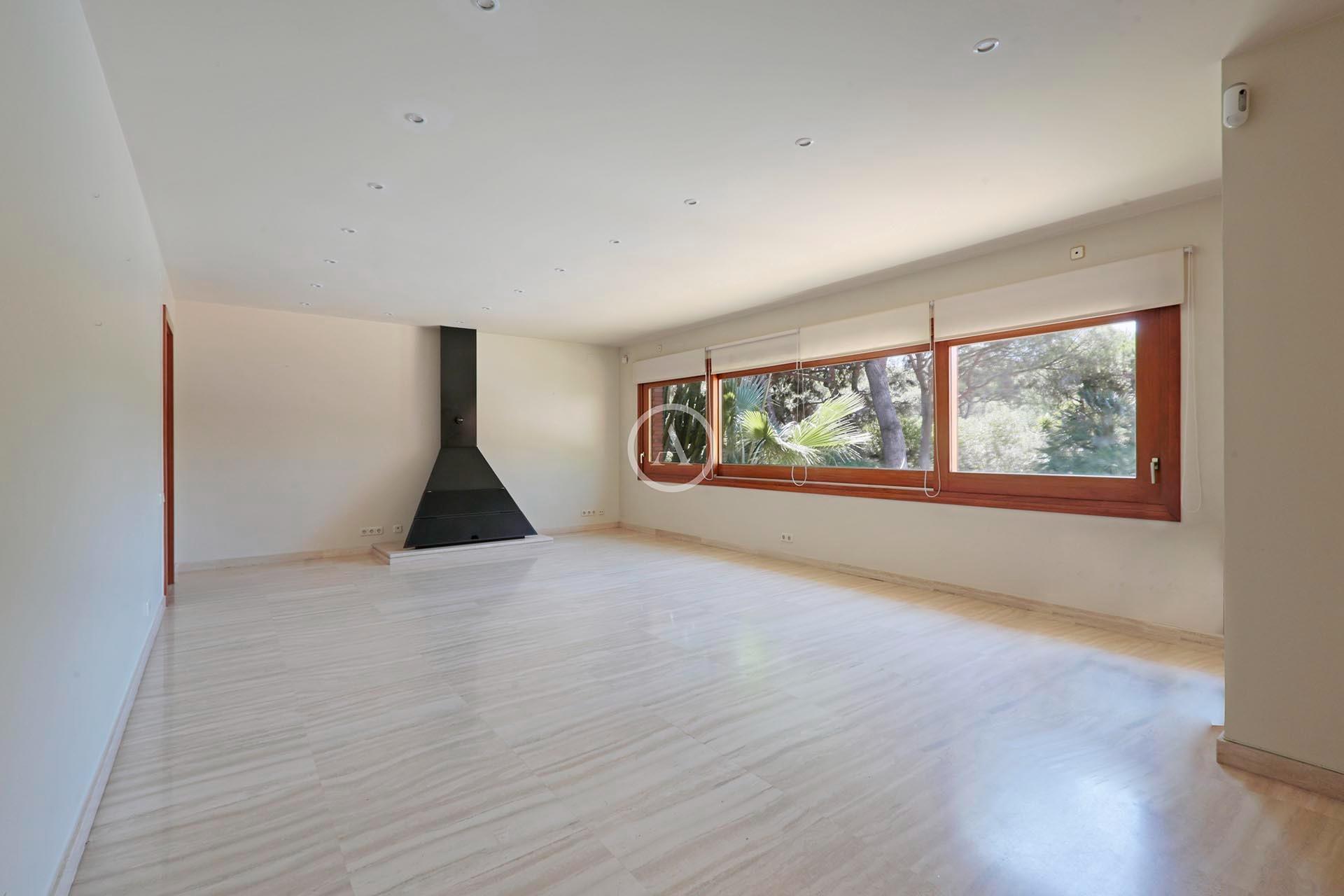 Nieruchomość z dużą działką w prestiżowej nadmorskiej lokalizacji