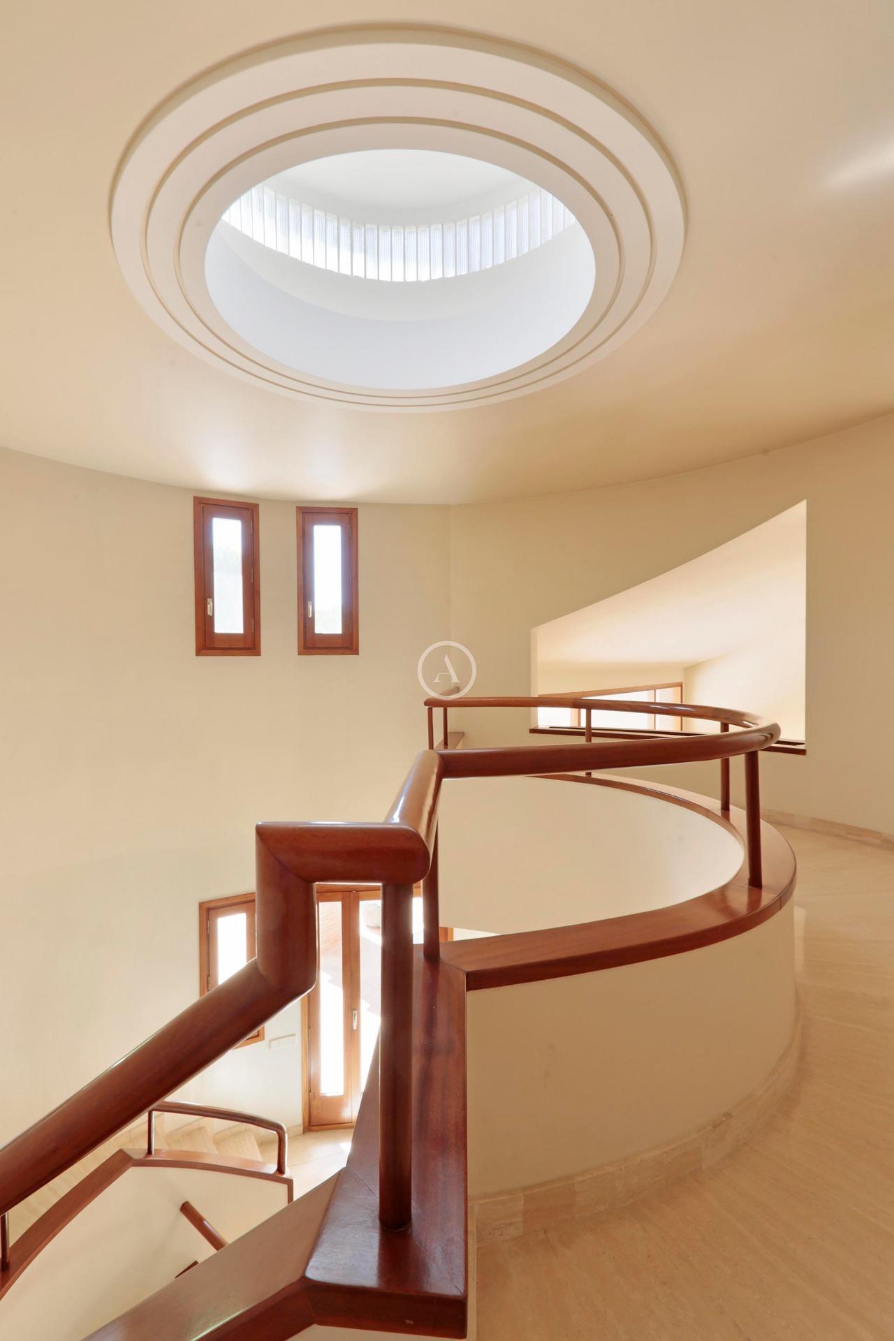 Nieruchomość z dużą działką w prestiżowej nadmorskiej lokalizacji