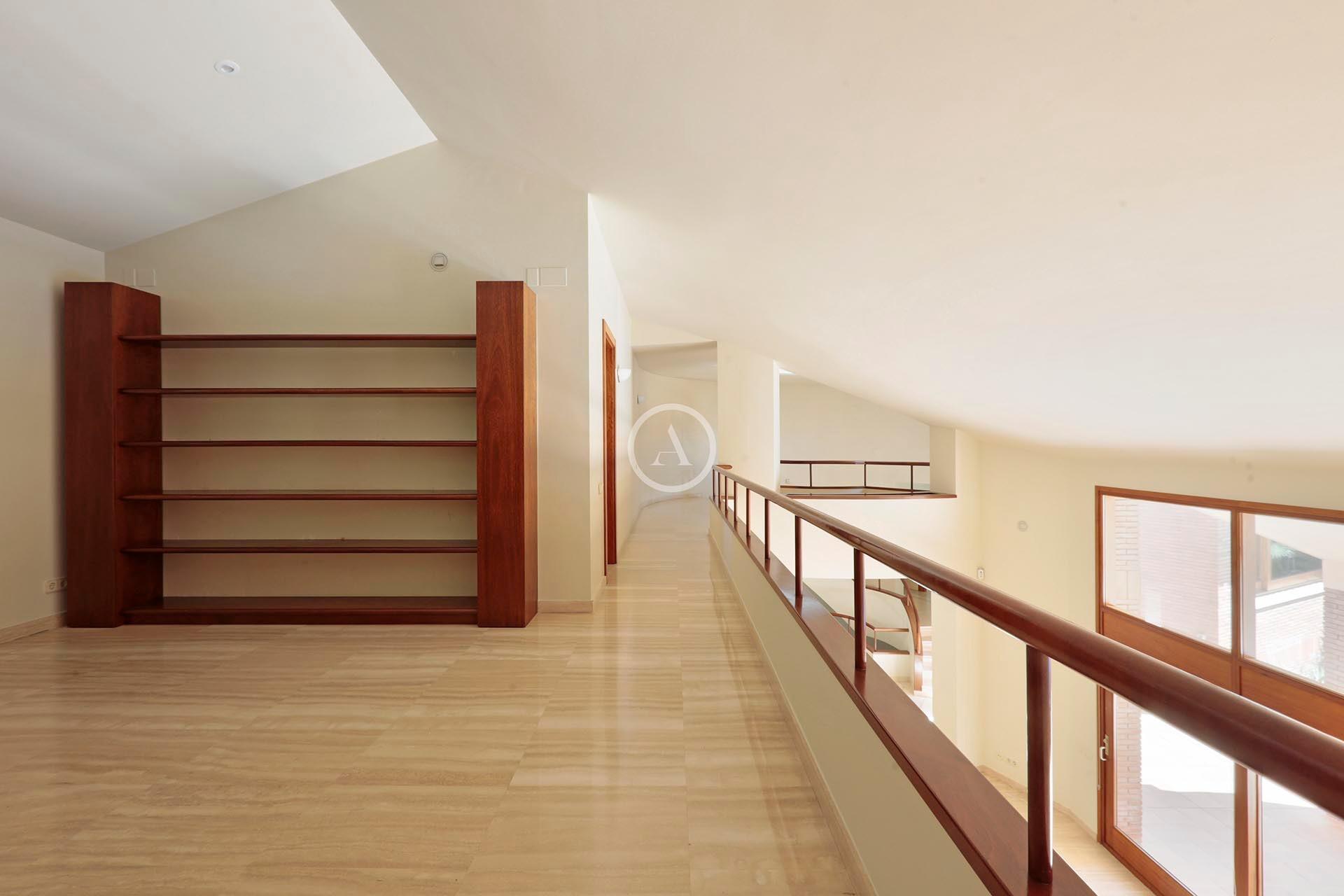 Nieruchomość z dużą działką w prestiżowej nadmorskiej lokalizacji