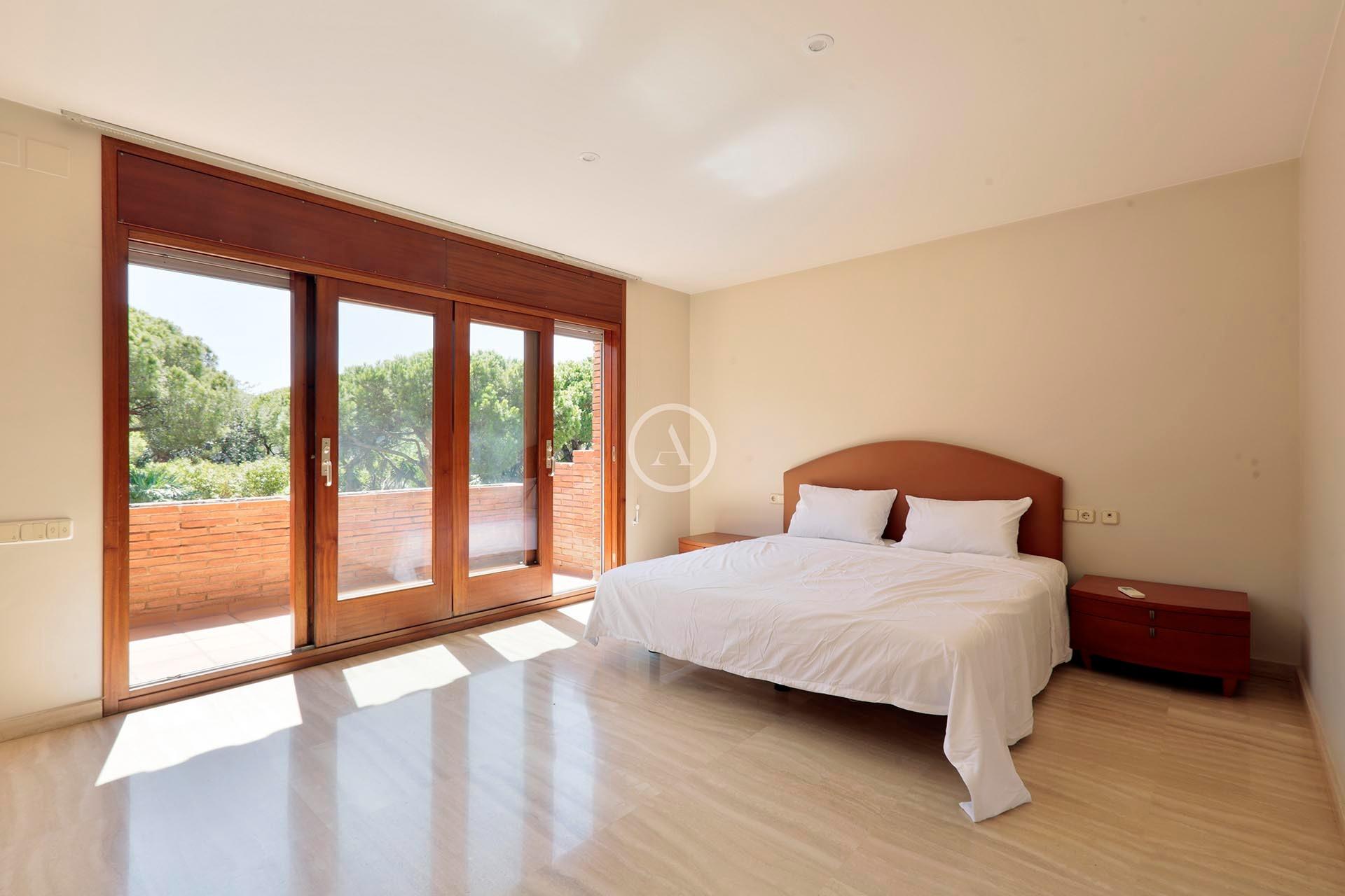 Nieruchomość z dużą działką w prestiżowej nadmorskiej lokalizacji