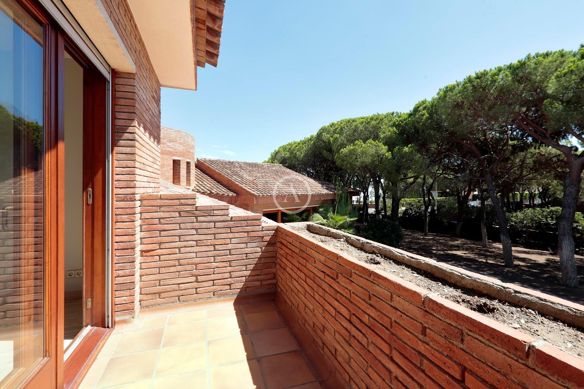 Nieruchomość z dużą działką w prestiżowej nadmorskiej lokalizacji