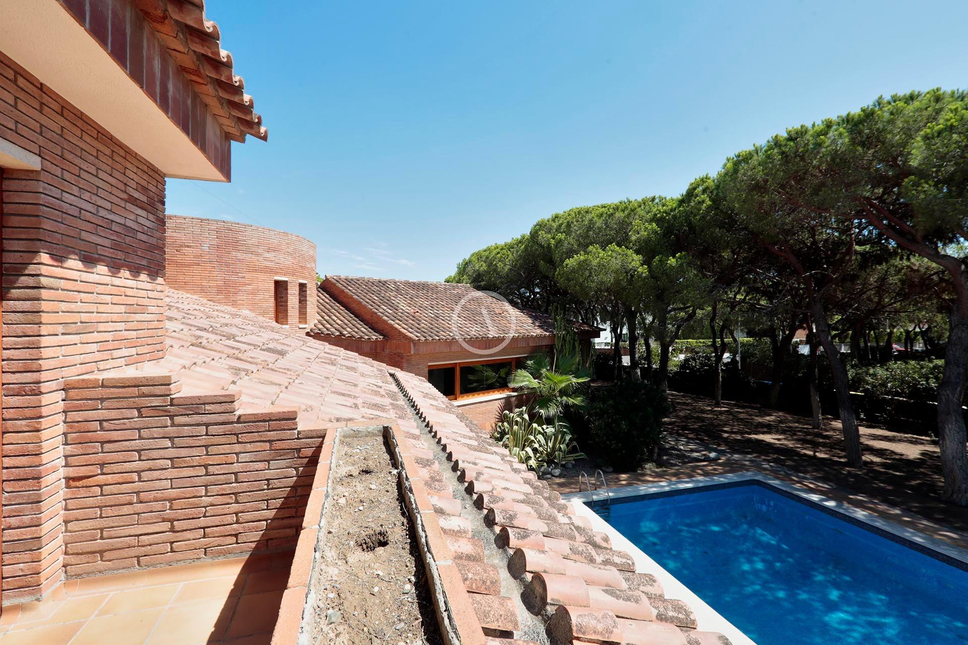 Nieruchomość z dużą działką w prestiżowej nadmorskiej lokalizacji