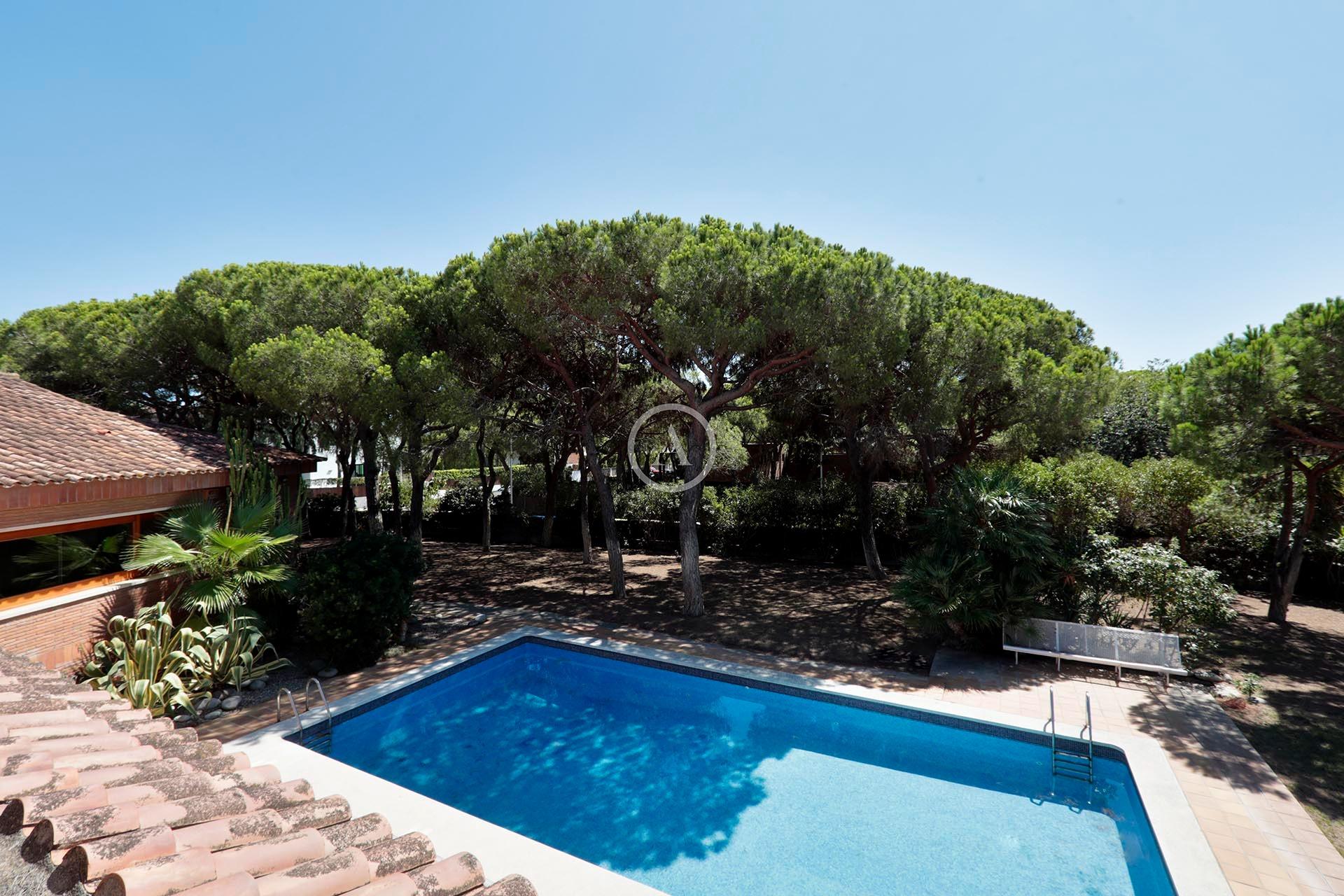 Nieruchomość z dużą działką w prestiżowej nadmorskiej lokalizacji