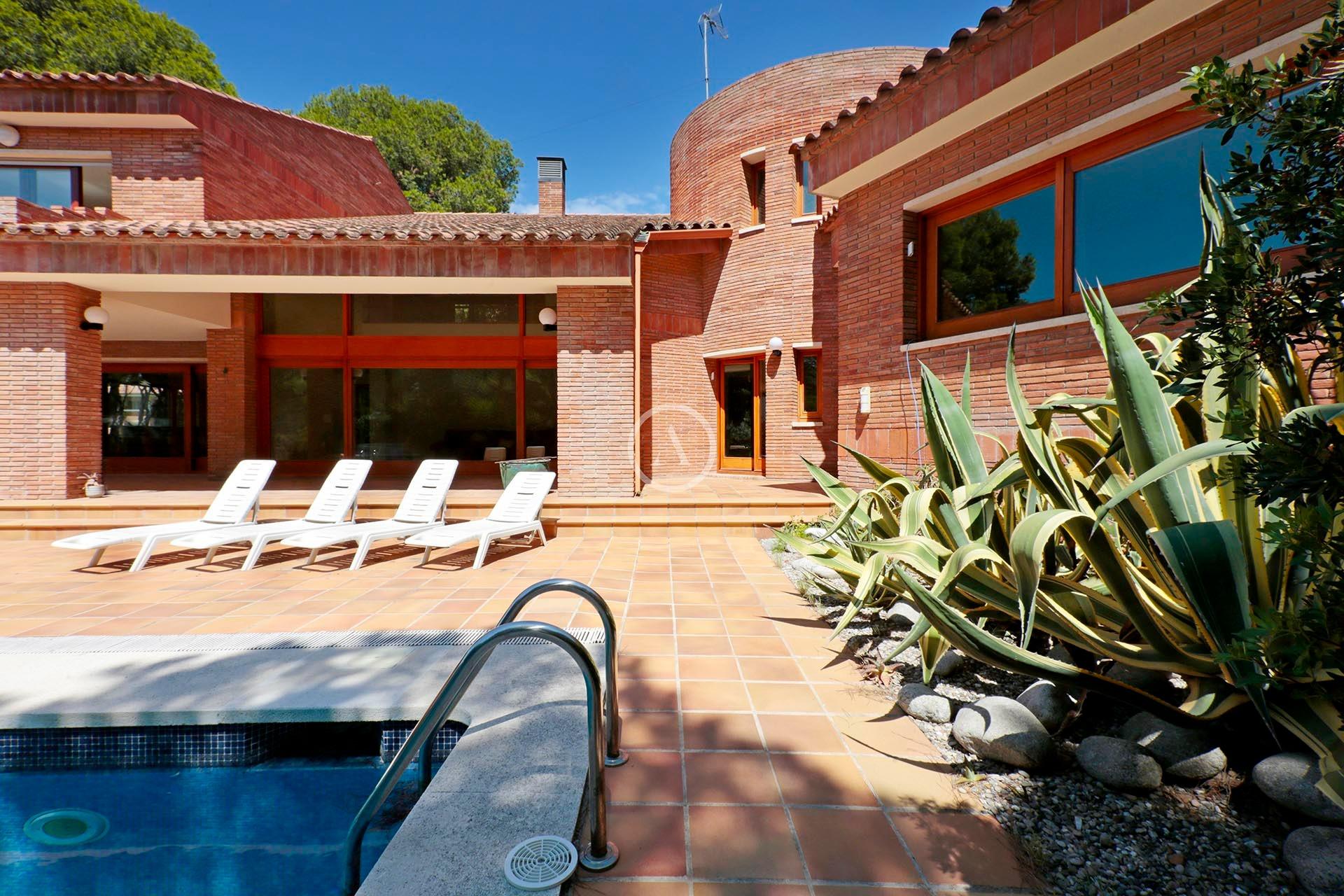 Nieruchomość z dużą działką w prestiżowej nadmorskiej lokalizacji