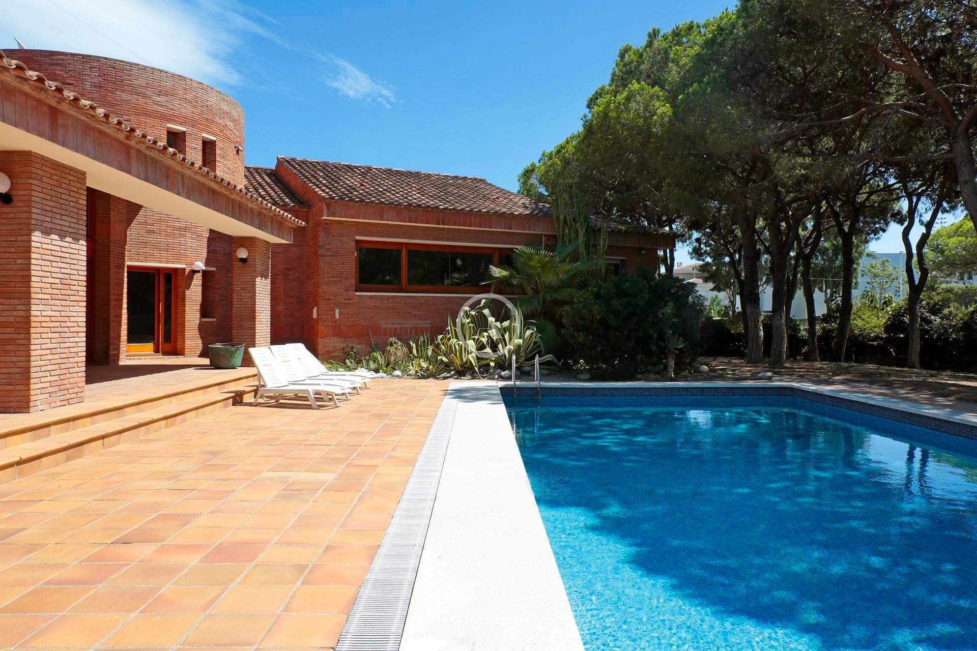 Nieruchomość z dużą działką w prestiżowej nadmorskiej lokalizacji