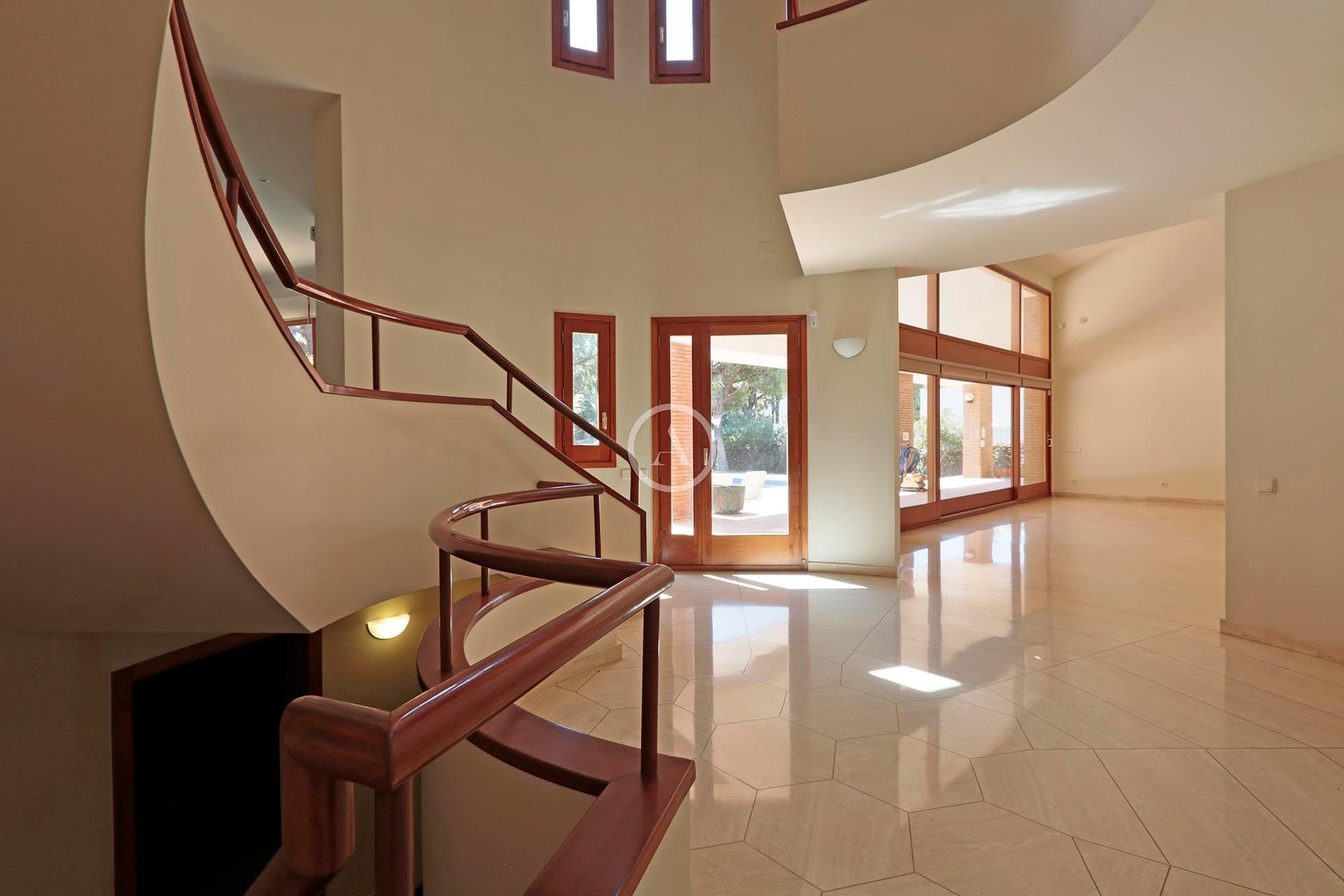 Nieruchomość z dużą działką w prestiżowej nadmorskiej lokalizacji