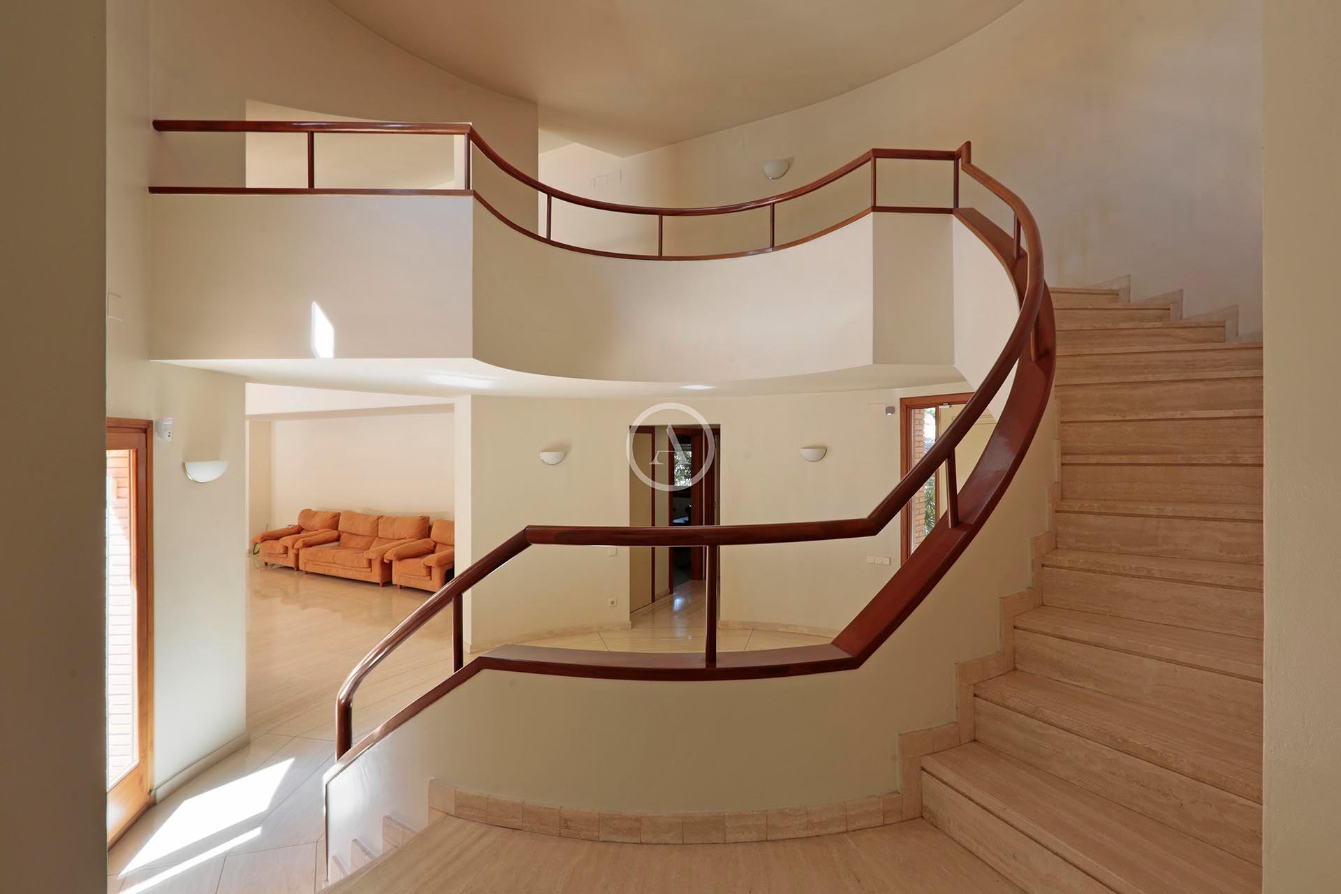 Nieruchomość z dużą działką w prestiżowej nadmorskiej lokalizacji