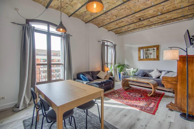 Ático con terraza y glorieta en finca clásica