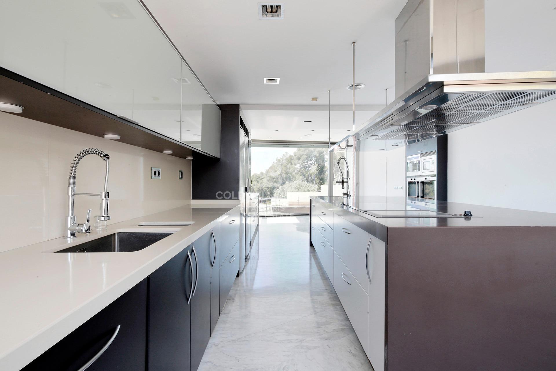 Luxury villa with panoramic views of the sea