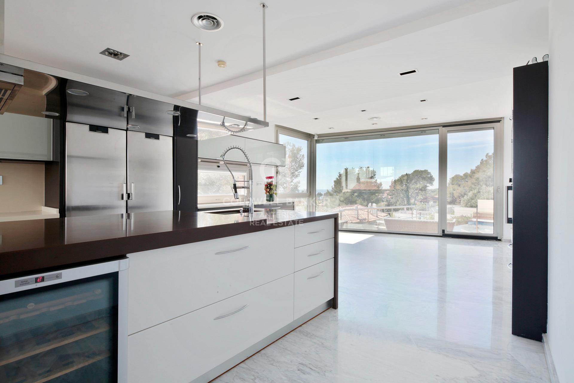 Luxury villa with panoramic views of the sea