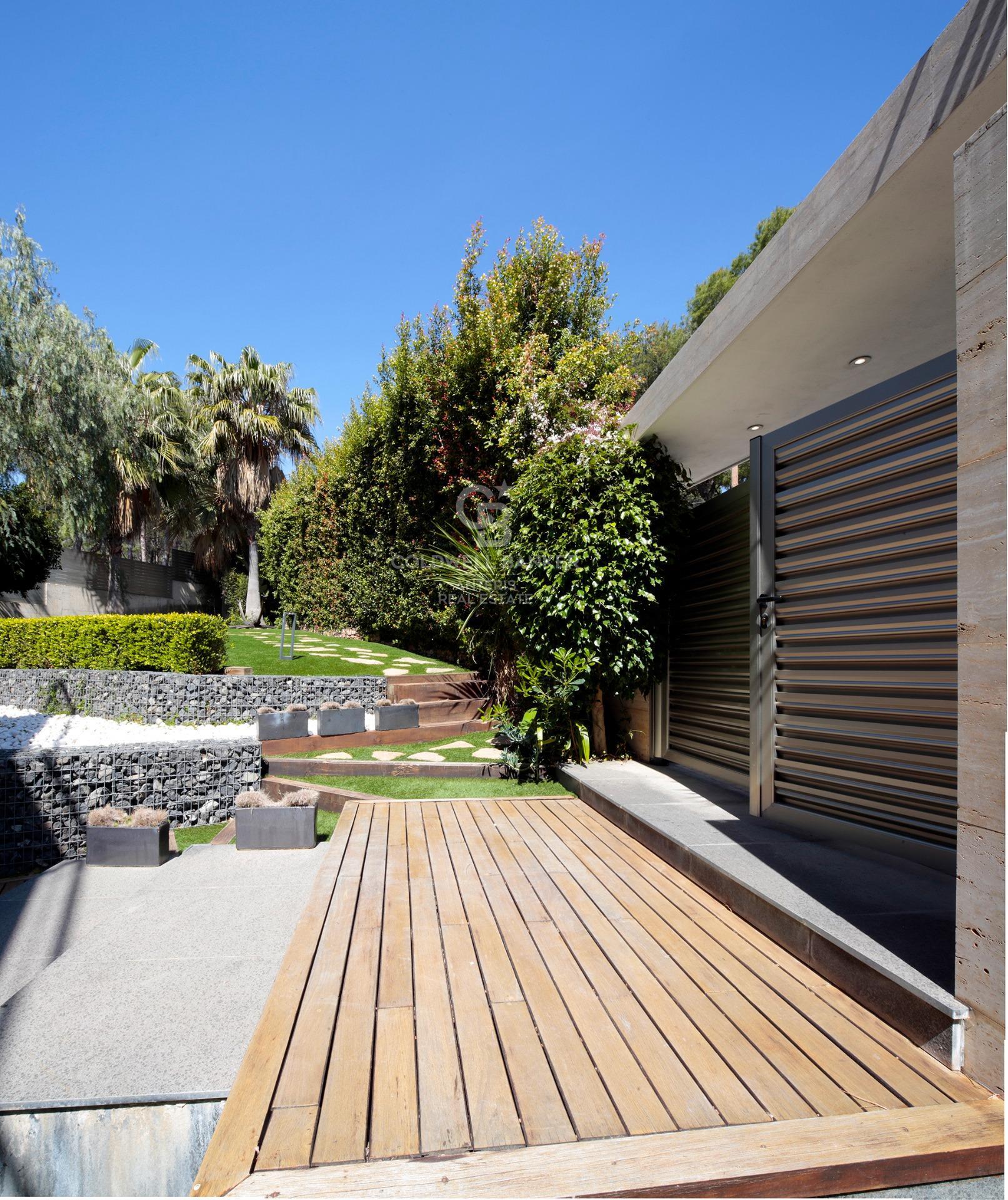 Luxury villa with panoramic views of the sea